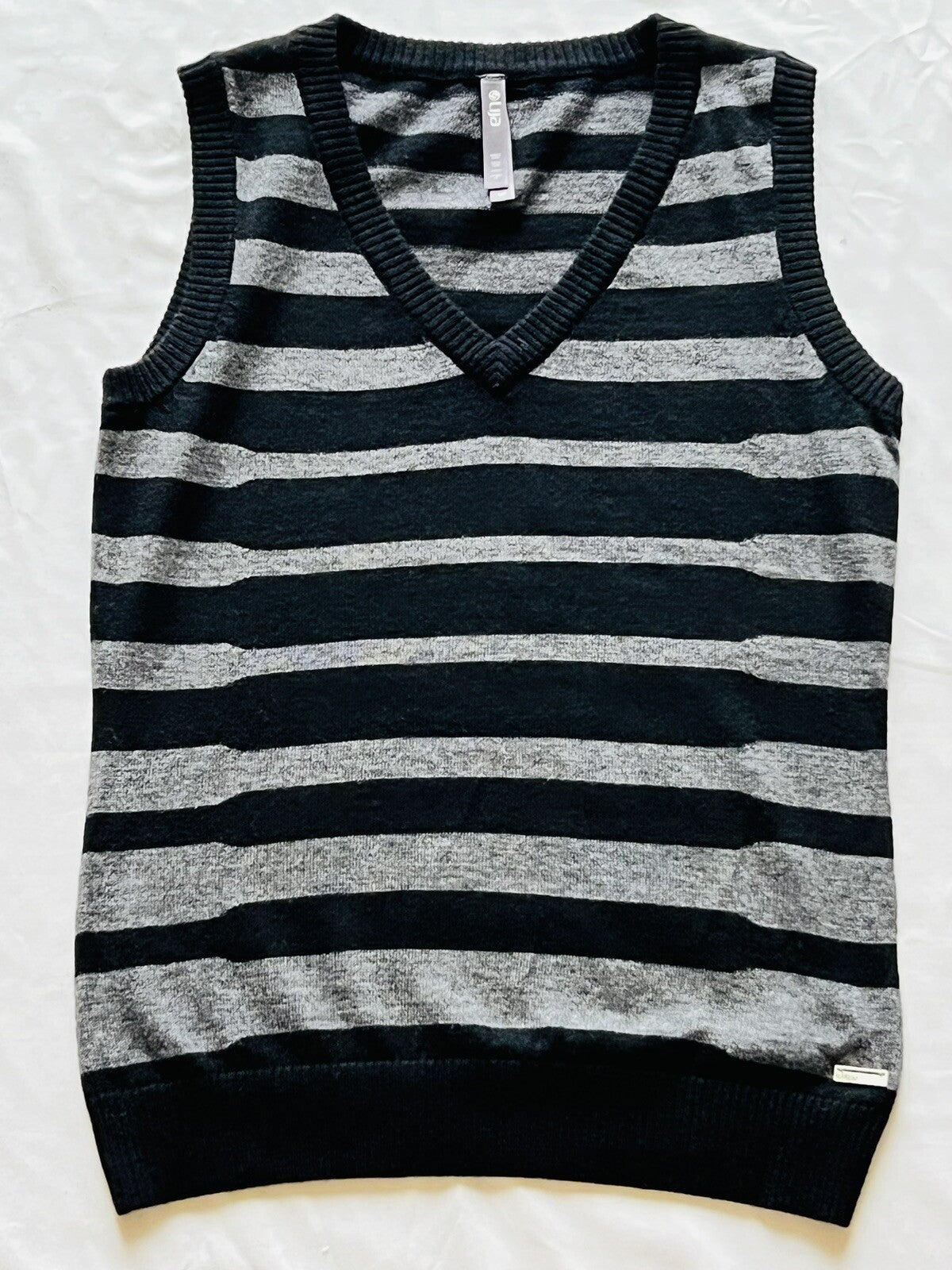 Lija Women's Golf Knit Vest Sleeveless Sz S Black Gray Stripes