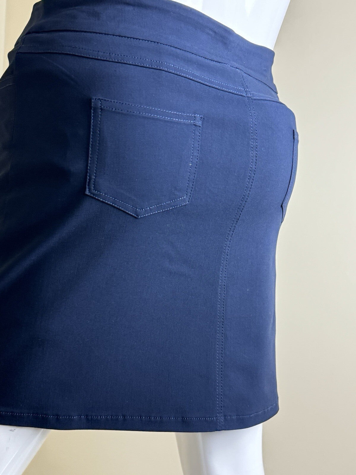 Slim Sation Women’s Golf Skirts Skort Size 12 Navy. (B.84)