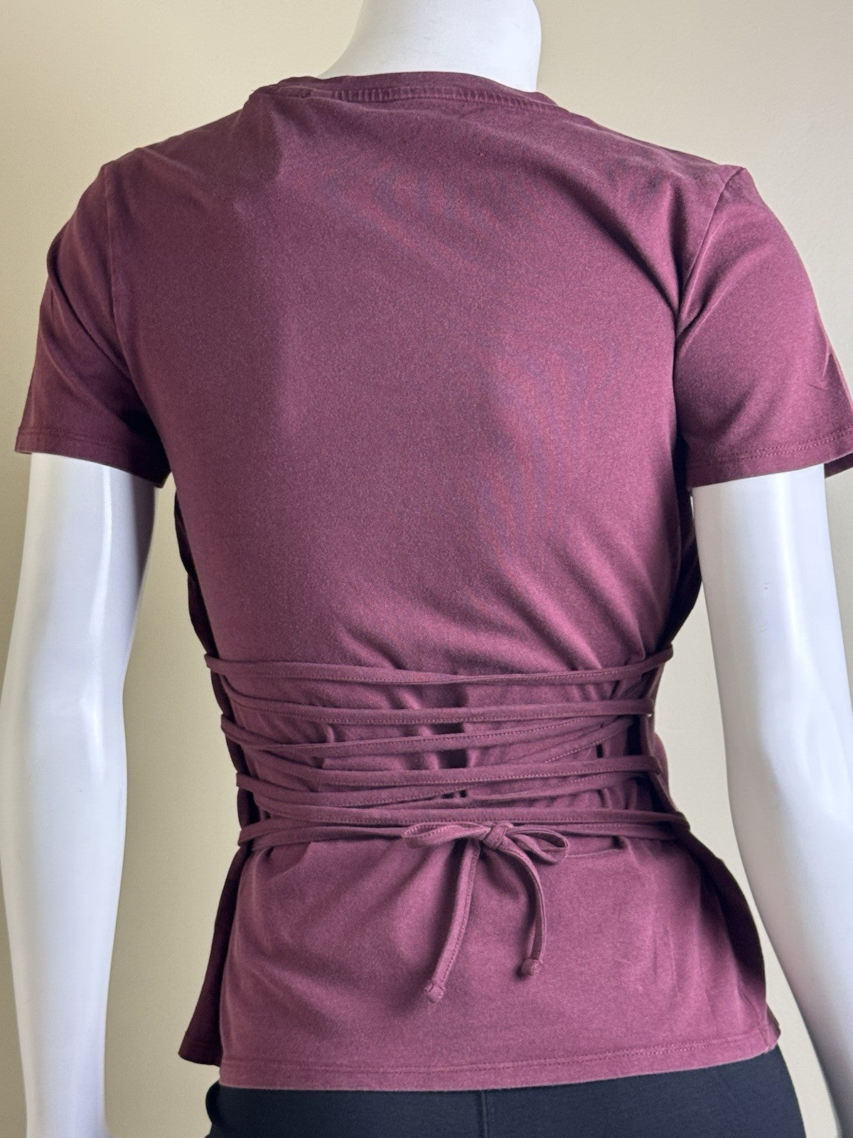 $59 Guess Women’s Heart Aflame Lace Tee Sz XS. (B.150)