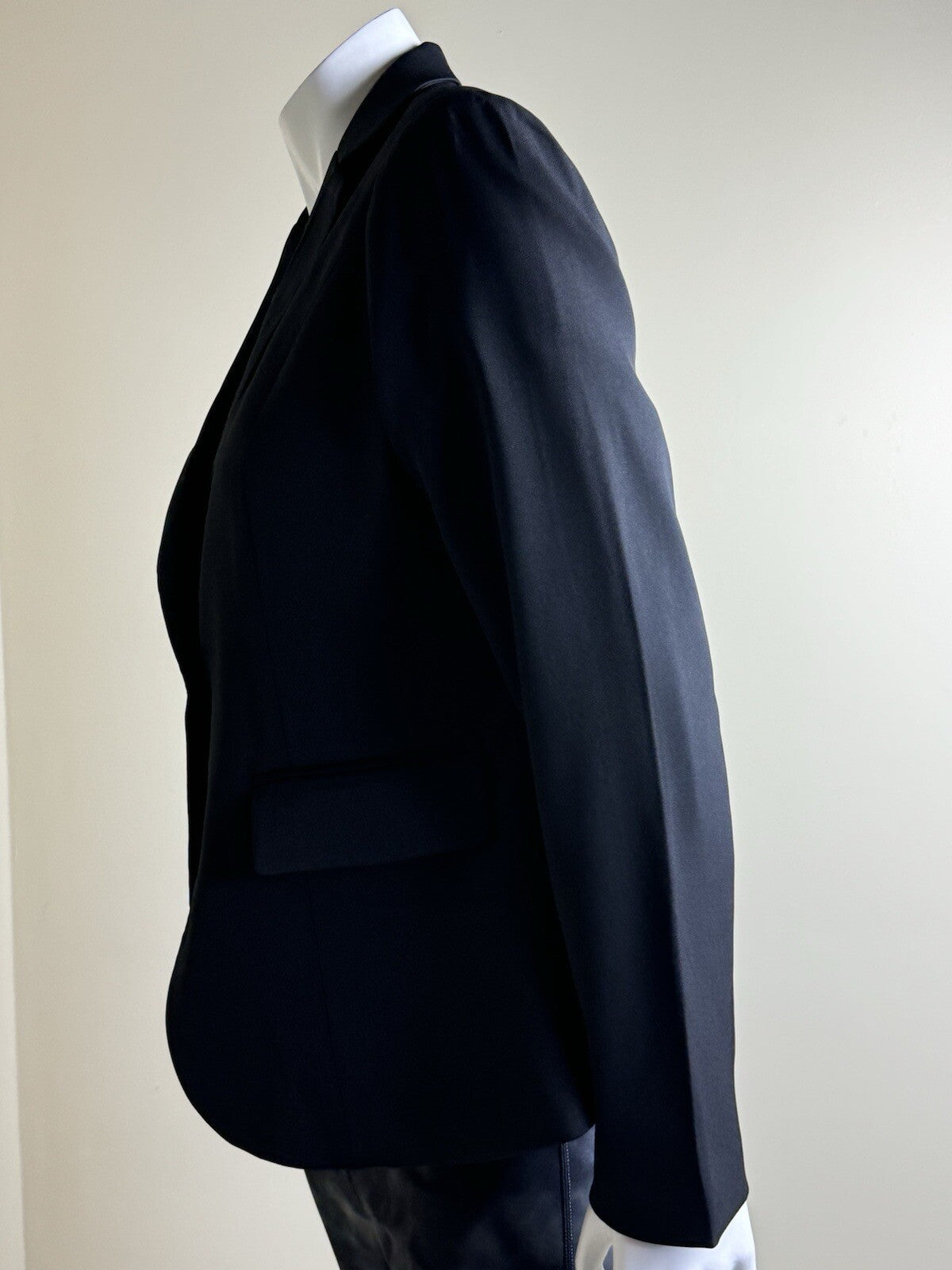 Beninos Womens One Button Blazer Black Size M.  (B.102)