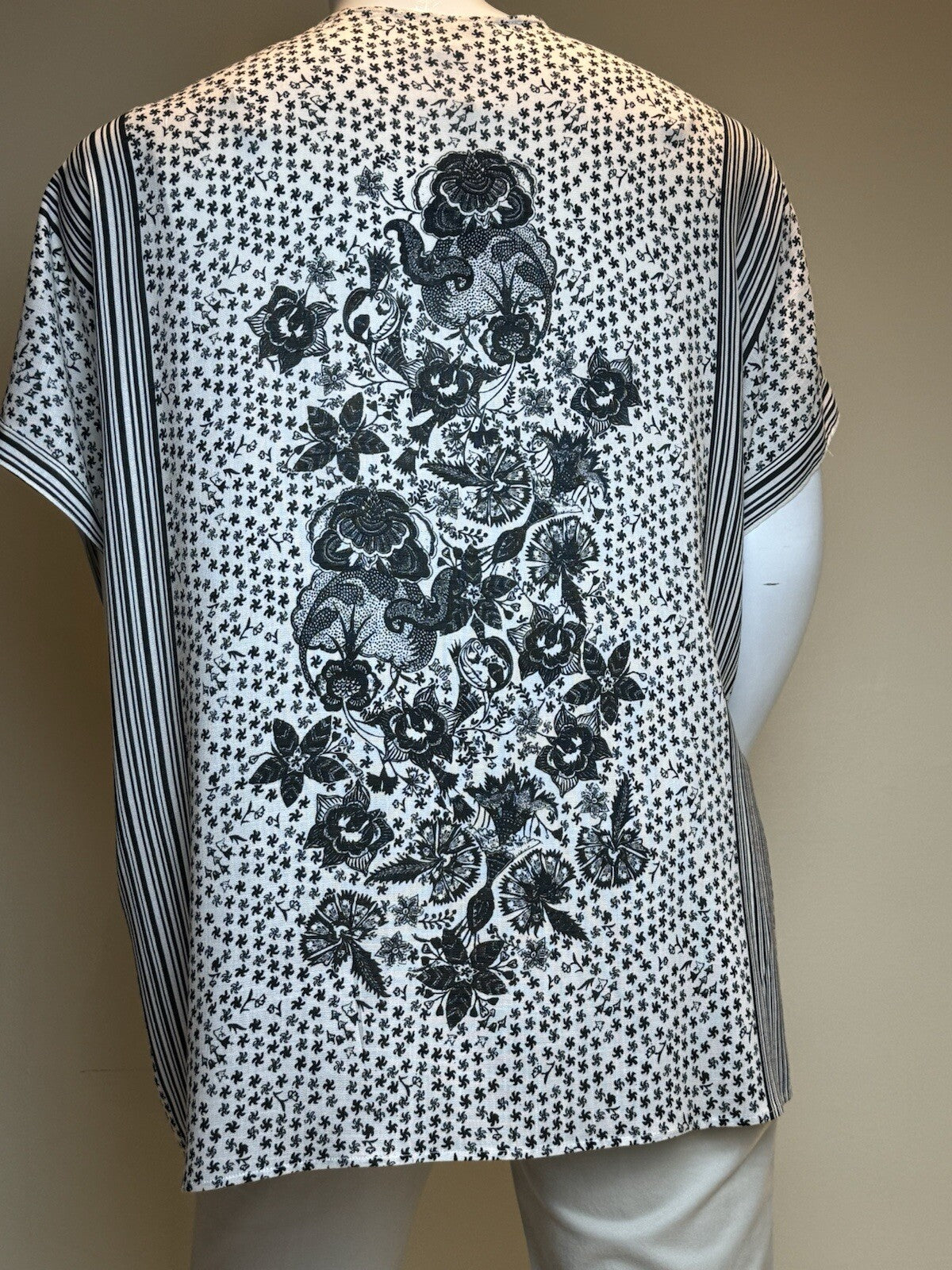 $198 Max Studio Women's Cover Up Kimono Size L. (B.87)