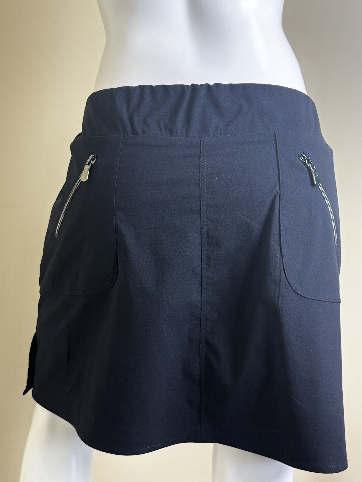 Anatomie Women’s Black Skort Sz L.    (B.160)
