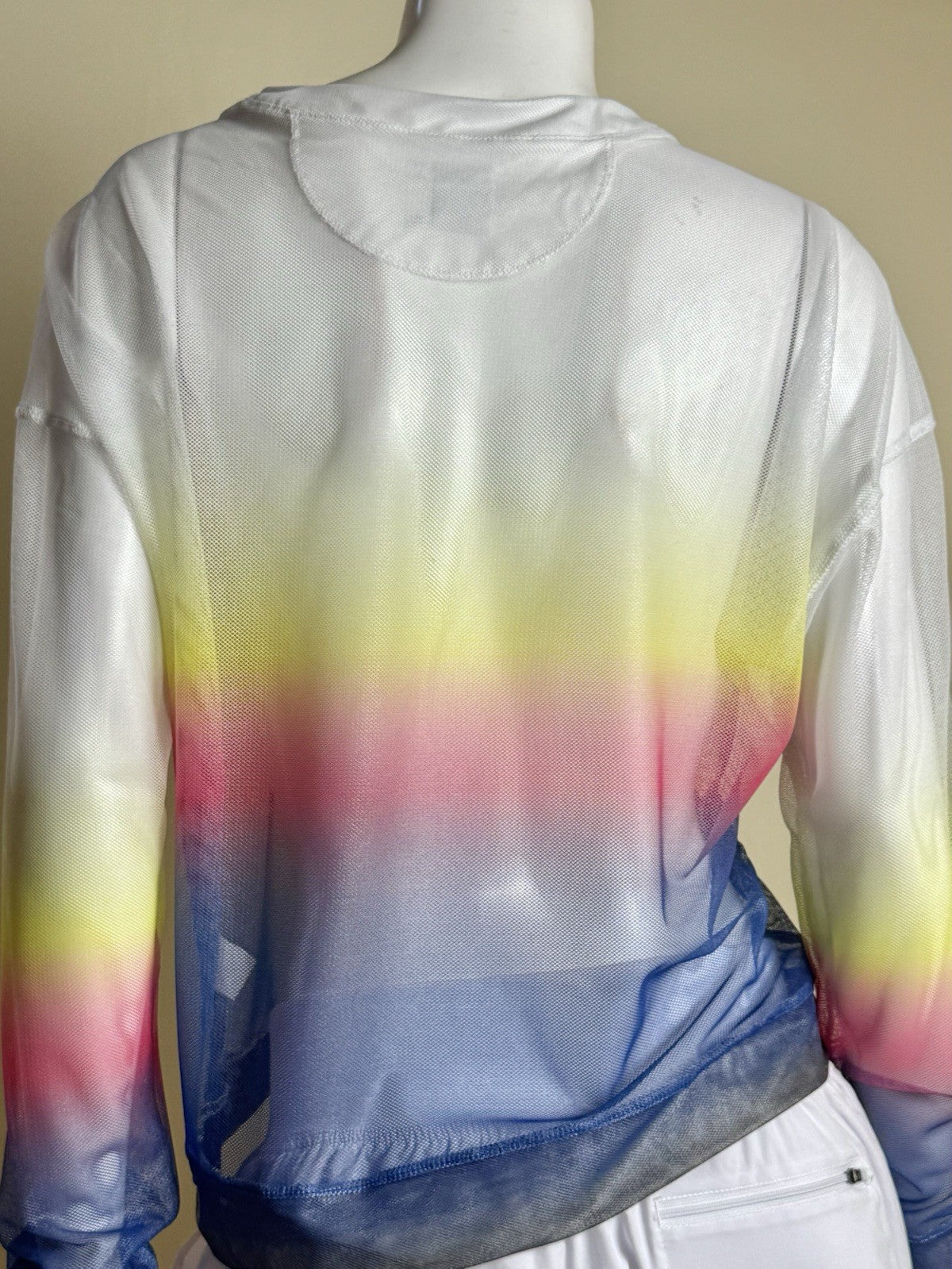 Lucky In Love Women’s Golf Mesh Long Sleeve Shirt Sz L.      (B.187)
