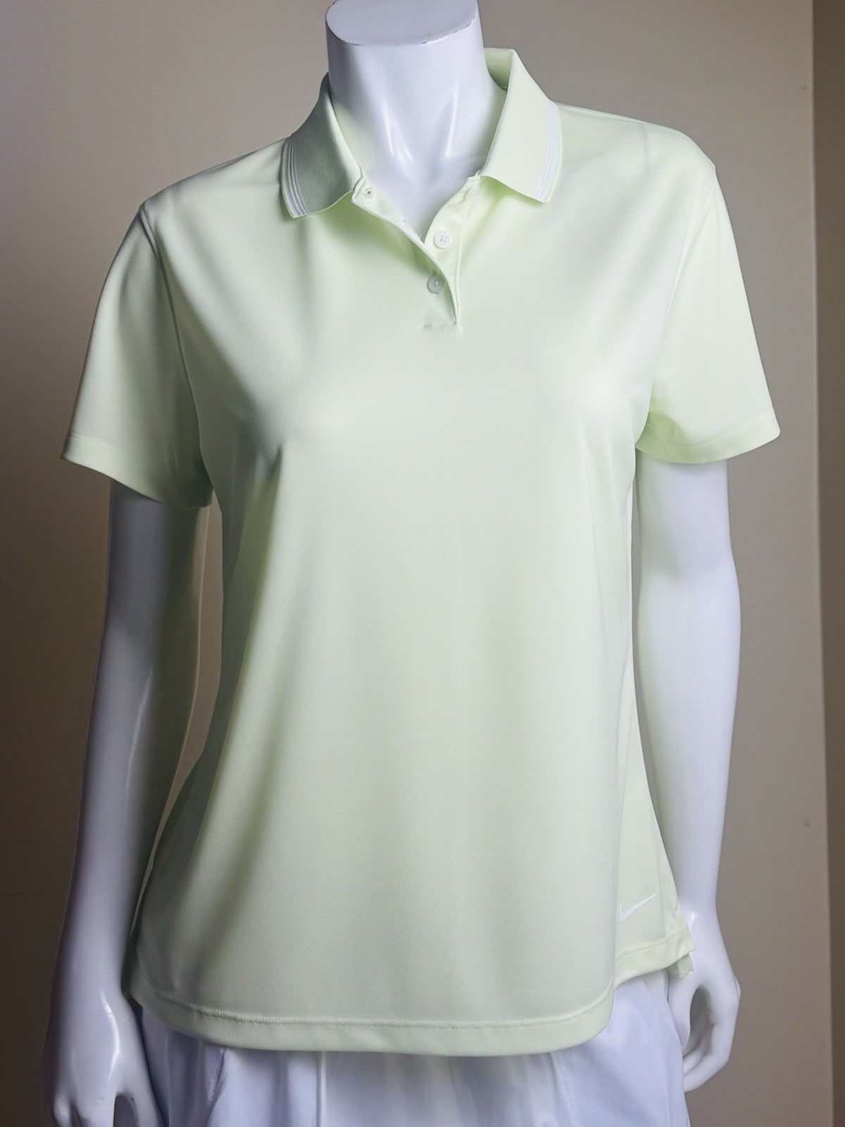 $65 Nike Women’s Golf Shirt Sz L       (B.188)