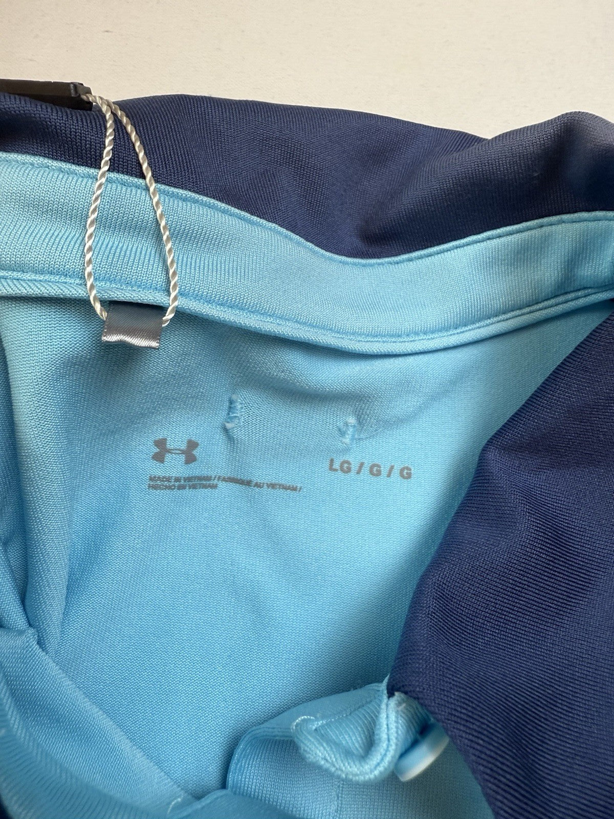 Under Armour Women's Golf Tennis Shirt Sz L.    (B.167)