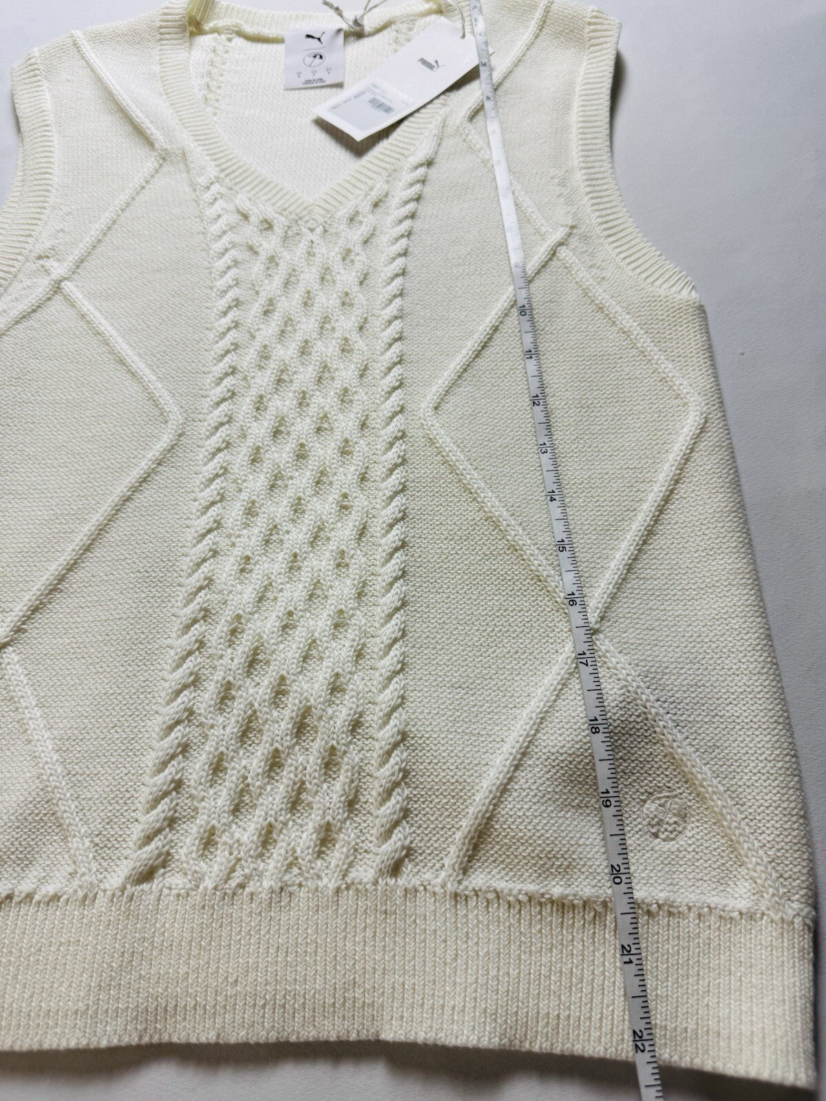 Puma Women’s Golf Ivory VEST Sz S.    (B.128)