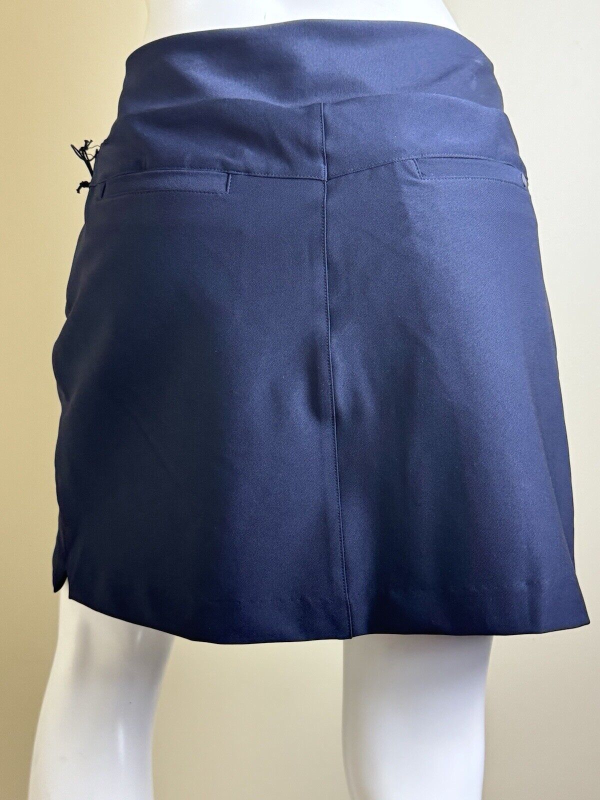 Tail Women's Golf Navy Skort Skirt Size 6. (B.80)