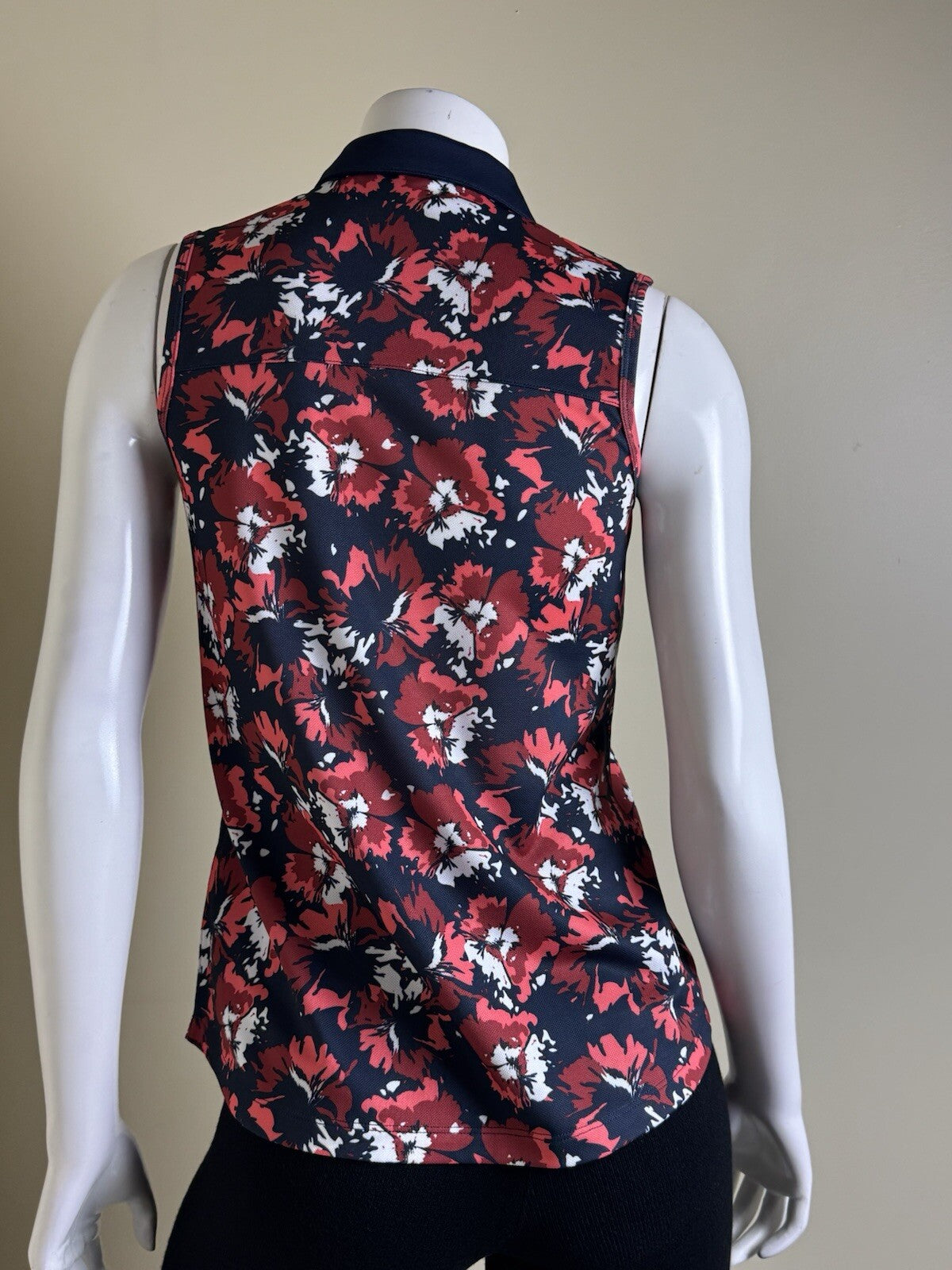 Puma Women’s Golf Shirt Sleeveless Sz S.  (B.130/7)