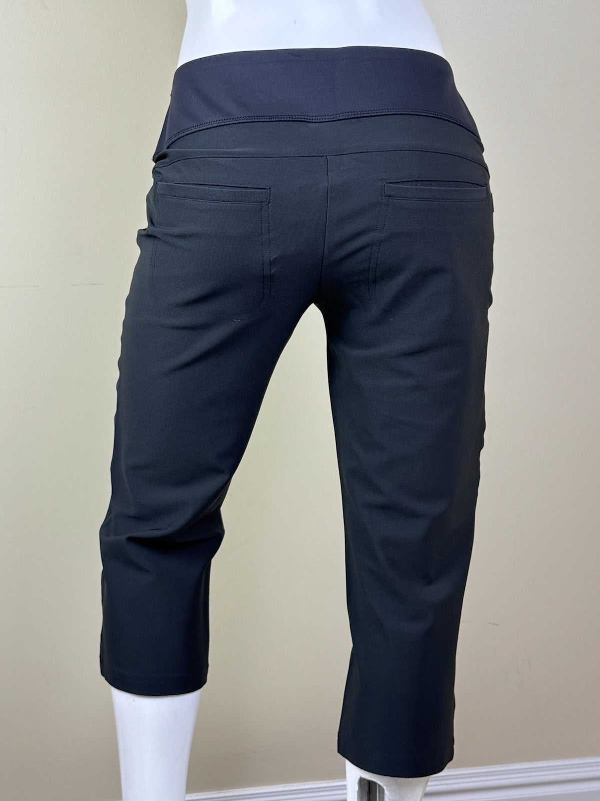 Puma Women’s Golf Pants Sz S.   (B.181)