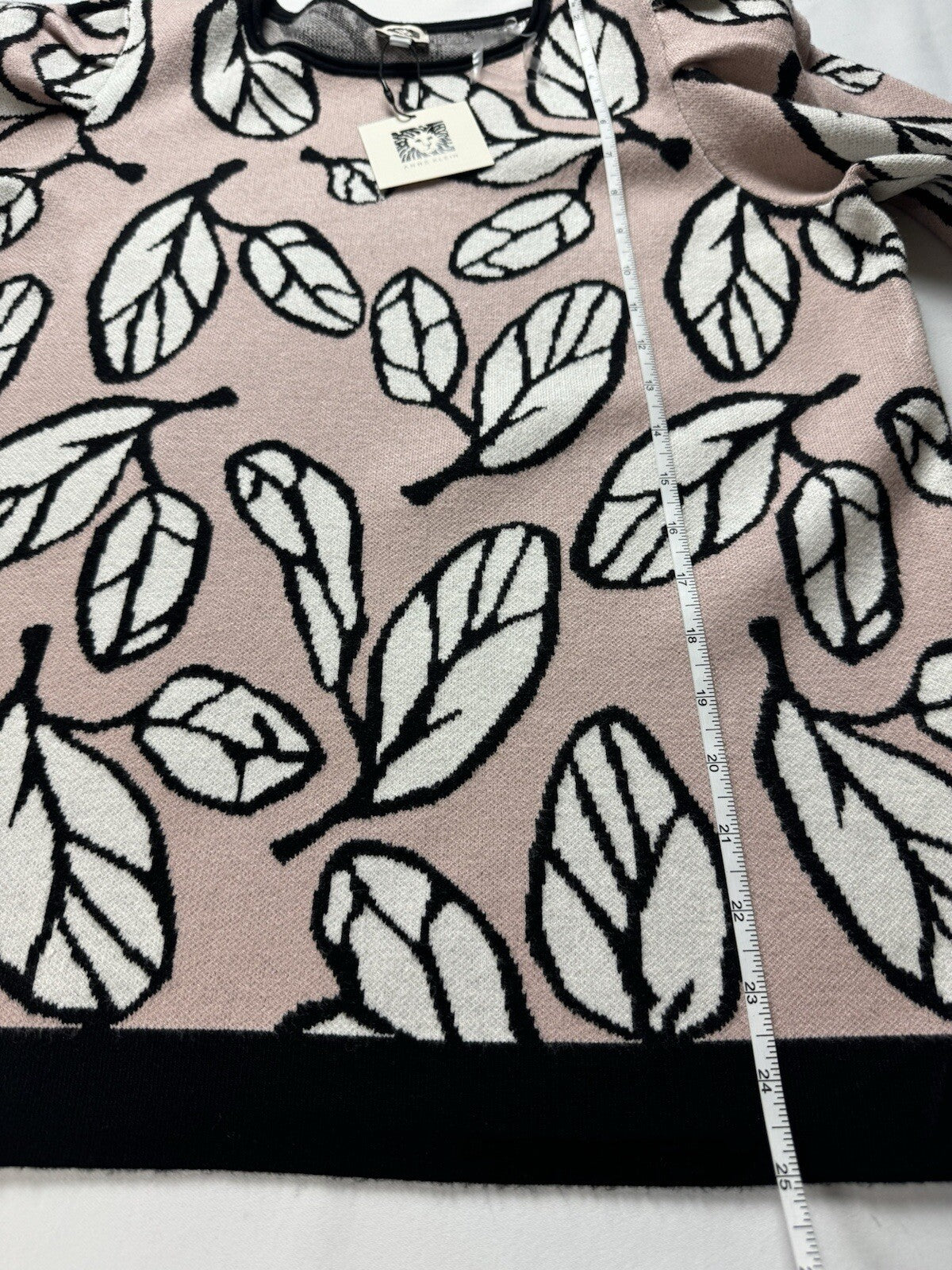 $99 Anne Klein Women’s Leaf Pattern Sweater  Size M   (B.112)