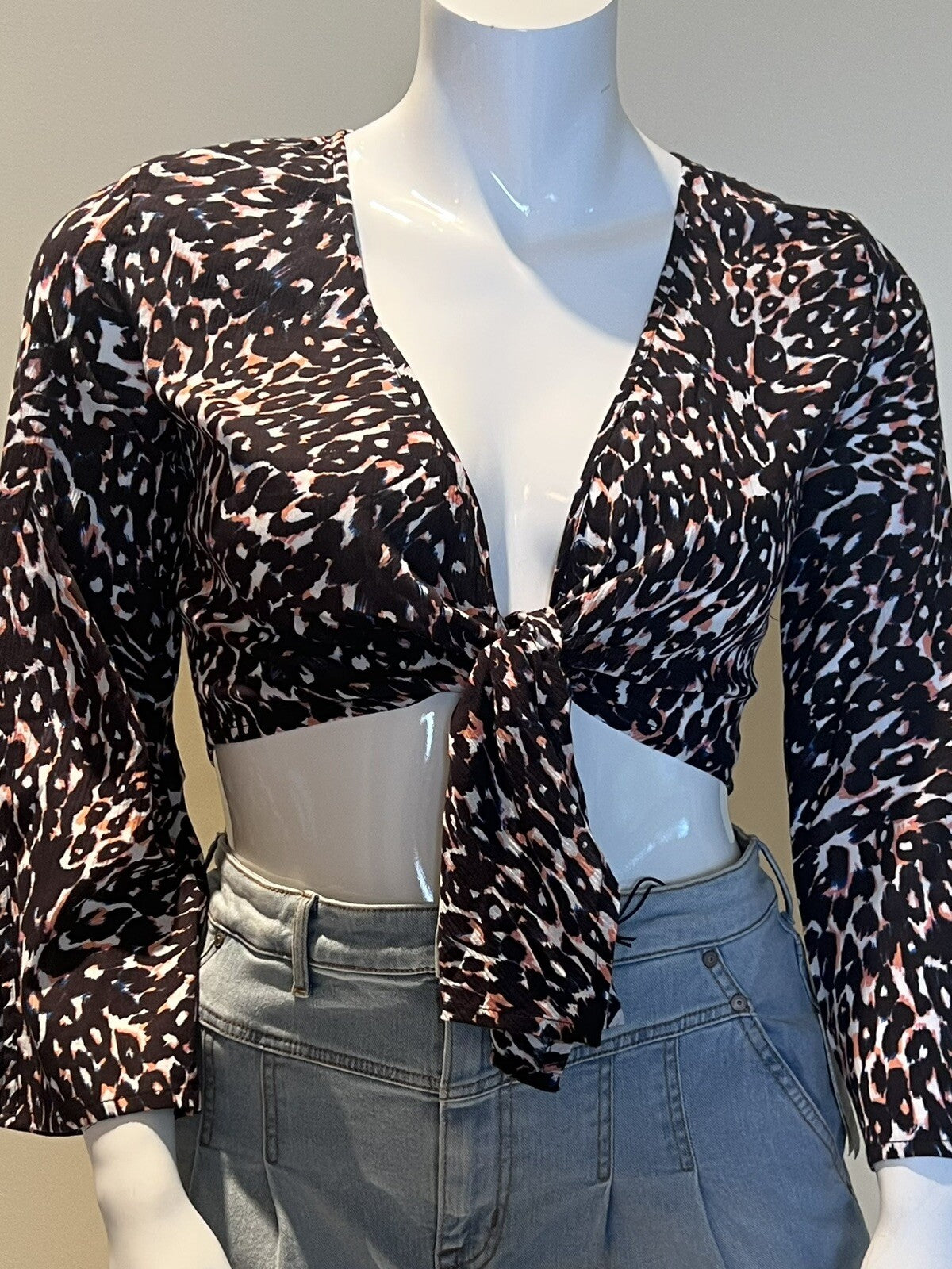 Sanctuary Women’s Leopard Print Crop Top Long Sleeve Sz S Multicolor (01)