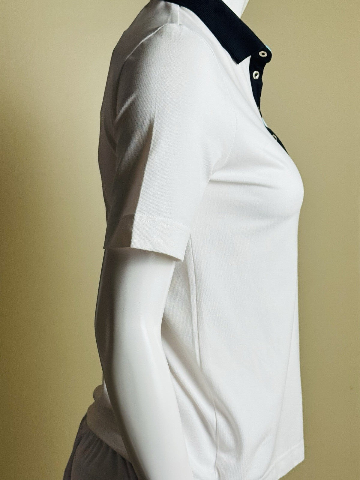 $119 GOLFINO Women's Golf Shirt Sz 6.      (B.188)