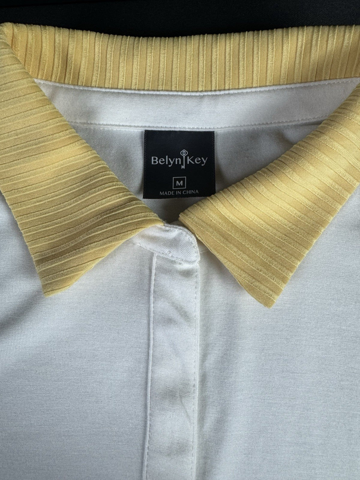 BELYN KEY Women’s Golf Shirt Sz M    (B.170)