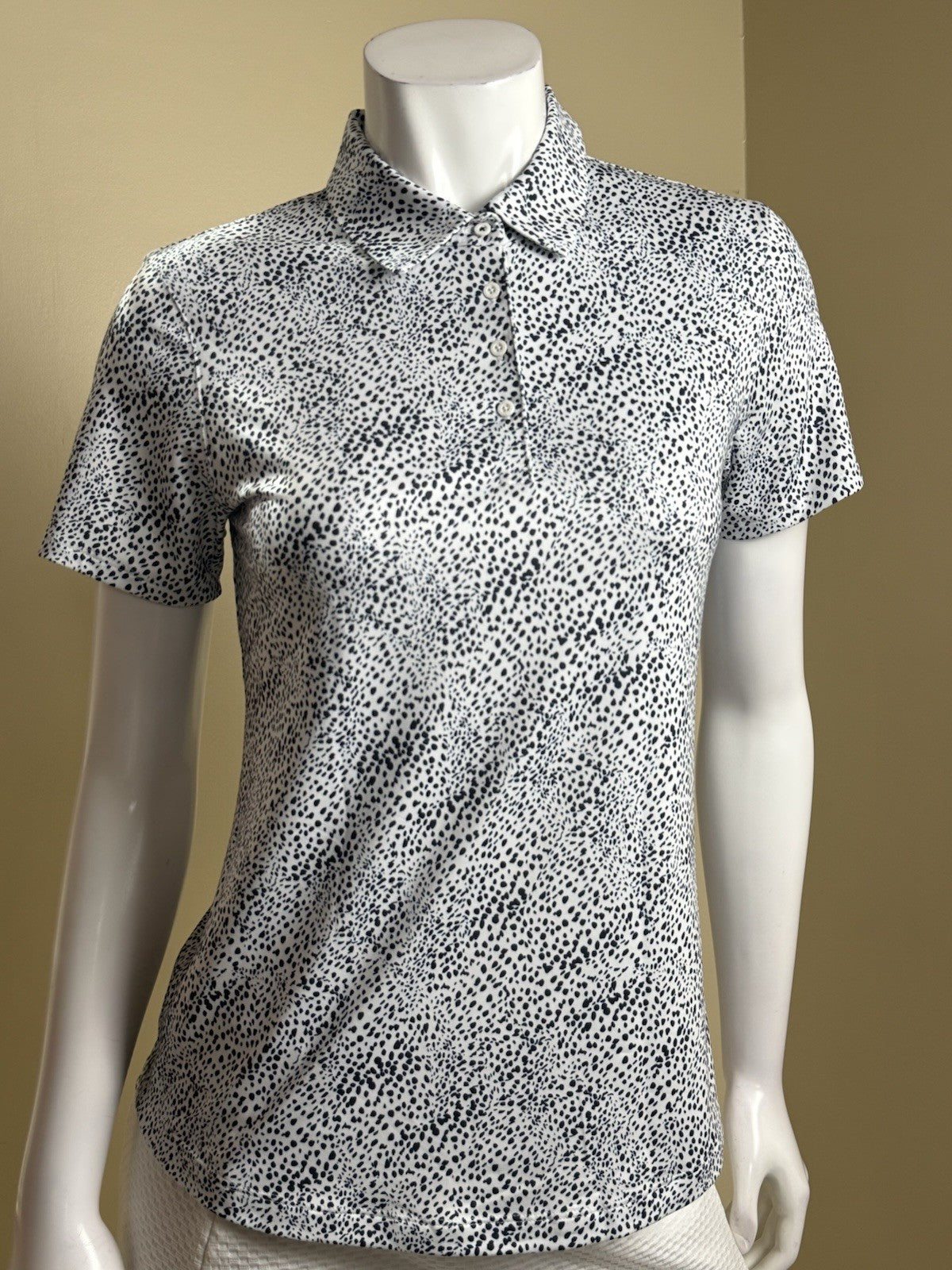 Puma Women’s Golf Shirt Sz S.   (B.174)