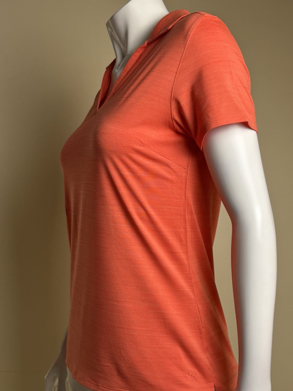 Puma Women’s Golf Shirt Sz S.   (B.172)
