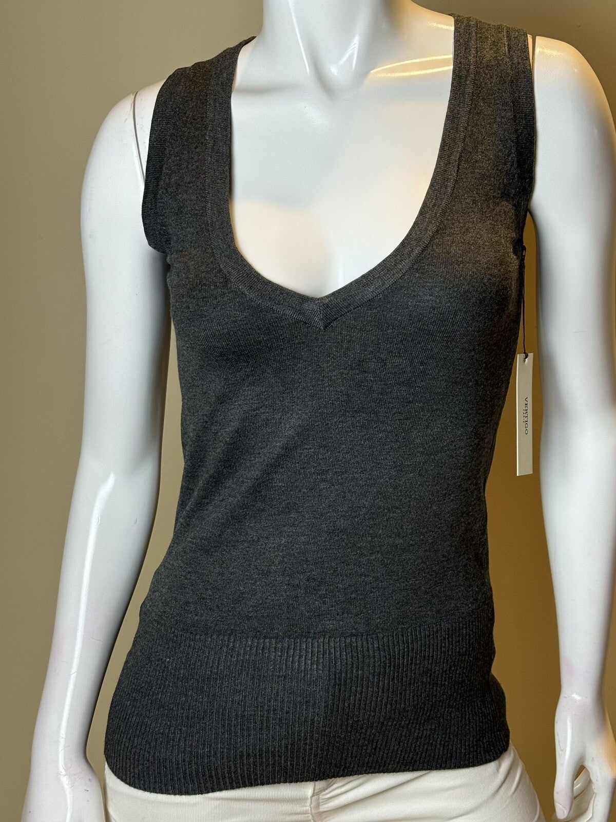 $230 Vertigo Paris Women’s Charcoal Gray Vest Size XS. (B.59)