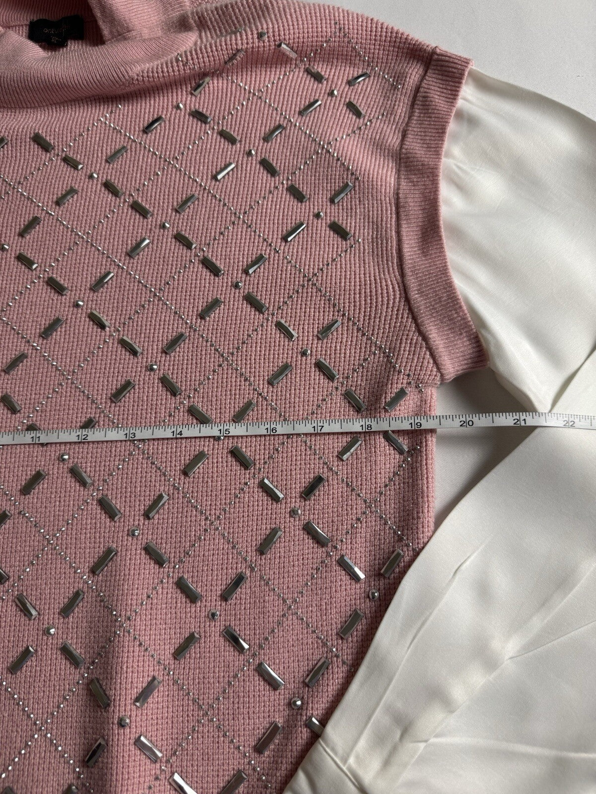 On Twelfth Women’s Rhinestone Sweater SZ XL.     (B.127)