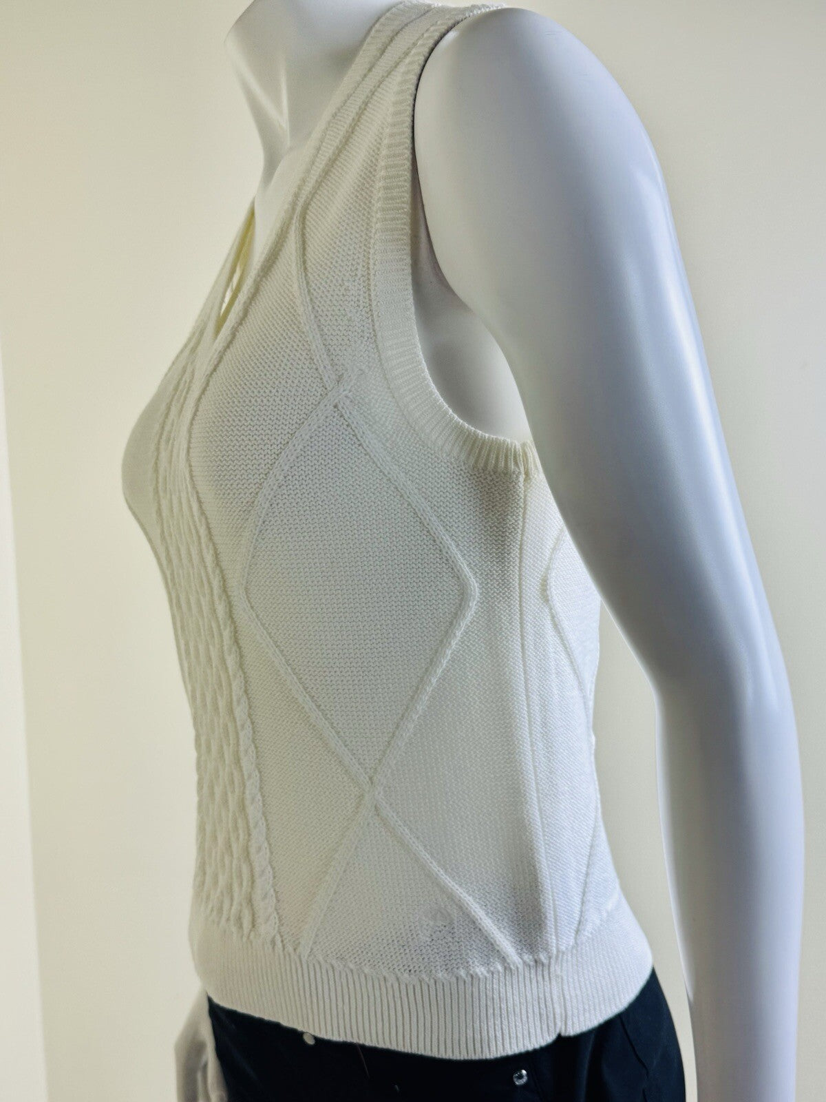 Puma Women’s Golf Ivory VEST Sz S.    (B.128)