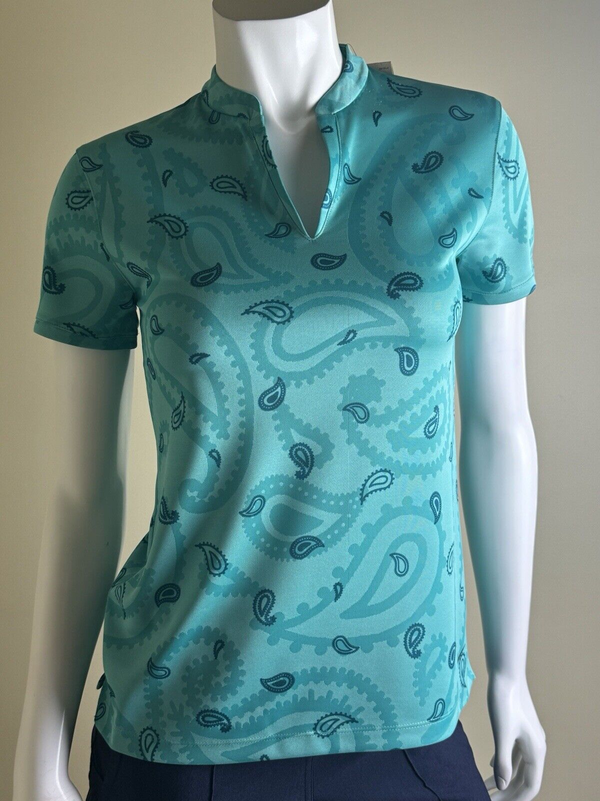 $65 Nike Women’s Top Golf Shirt Sz XS (78)