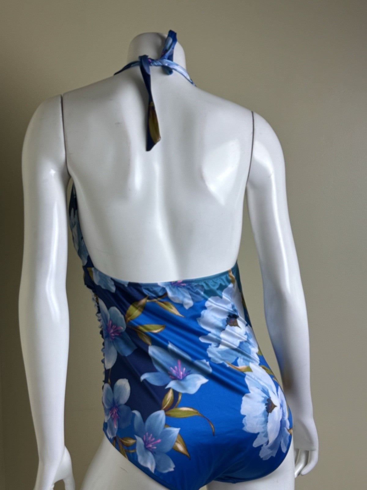 $99 Gottex Women's One Piece Swimsuit Size 16.      (B.150)