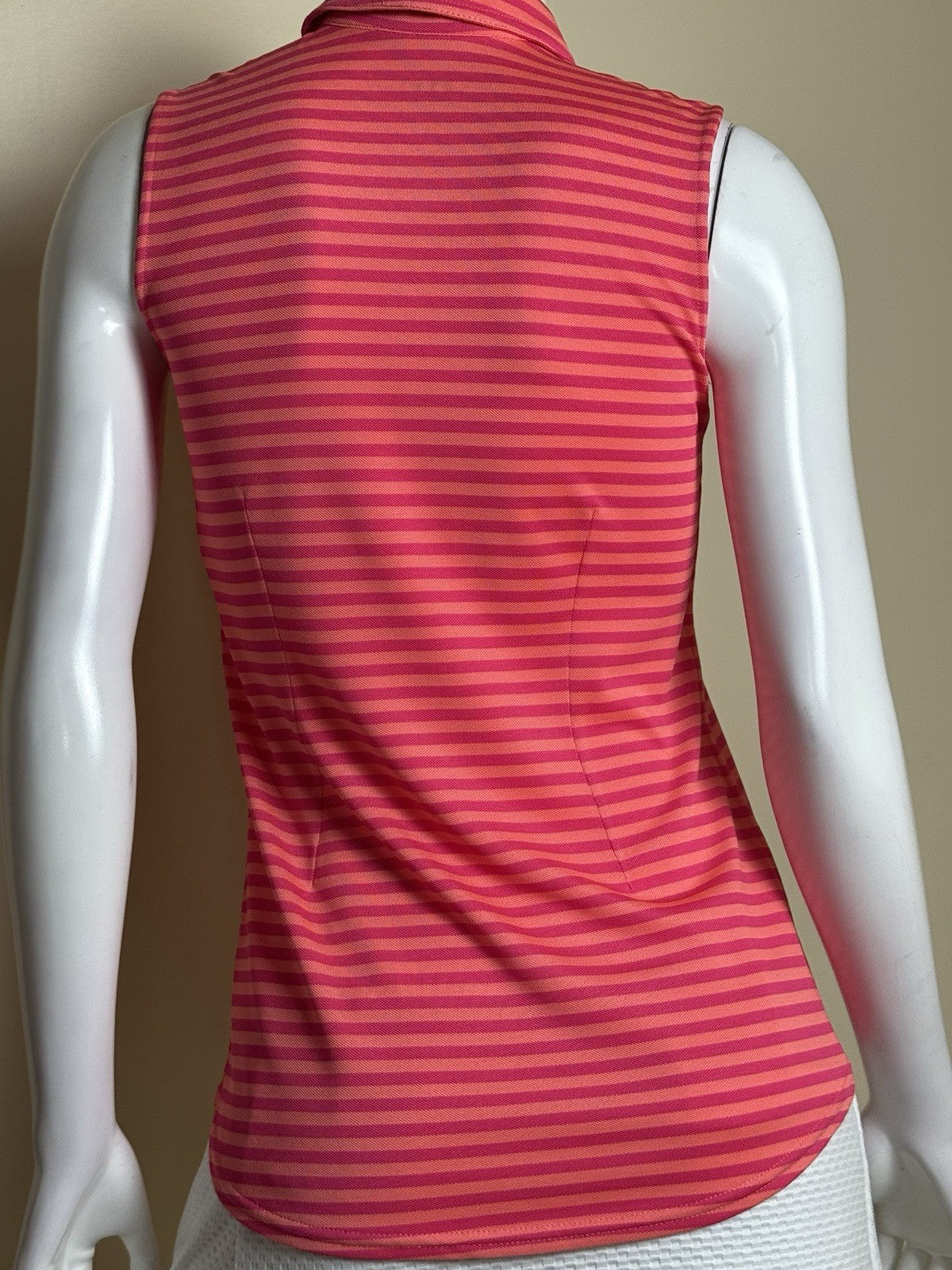 Puma Women’s Golf Shirt Sz S.   (B.174)