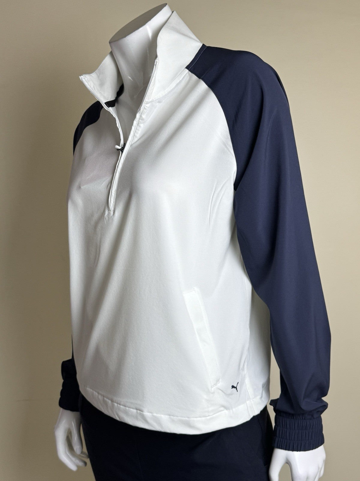 PUMA Women's Golf Sweatshirt Sz S.  (B.065)