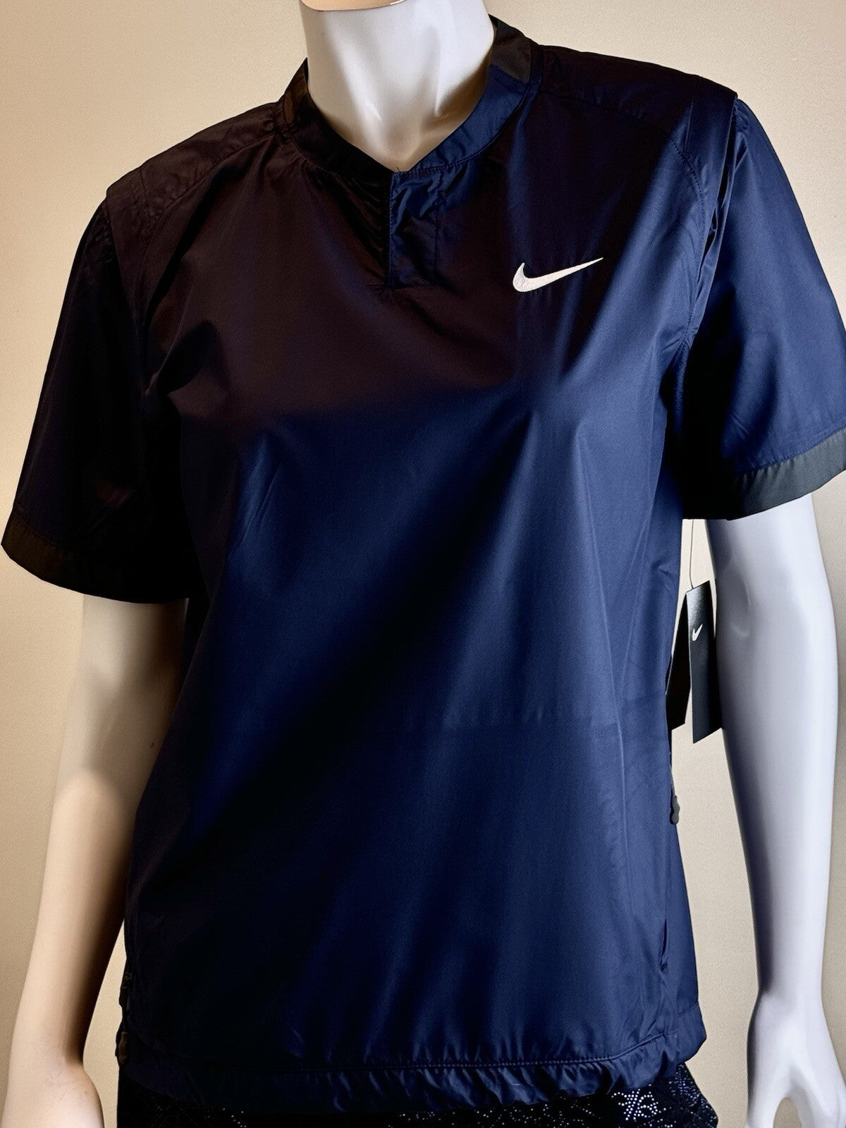 $60 Nike Yoga Women's Navy Size S Short Sleeve Yoga Top. (B66)