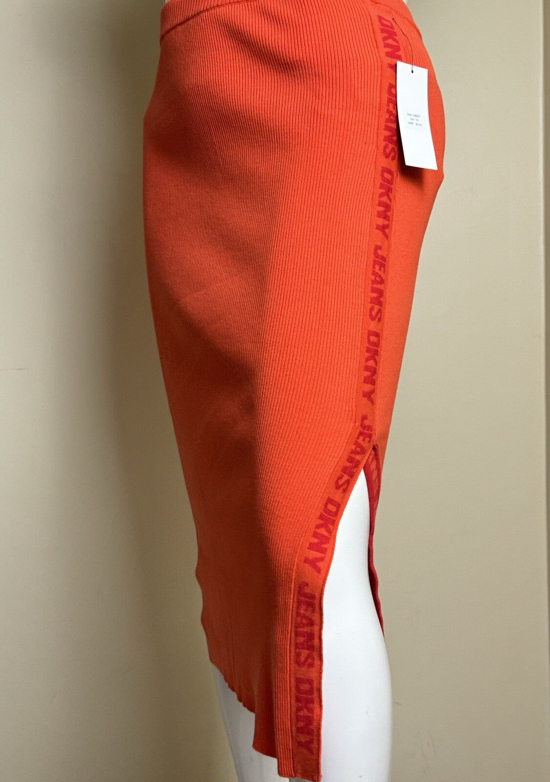 $79 DKNY Women's Rib-Knit Long Skirt Sz L. (B.94)