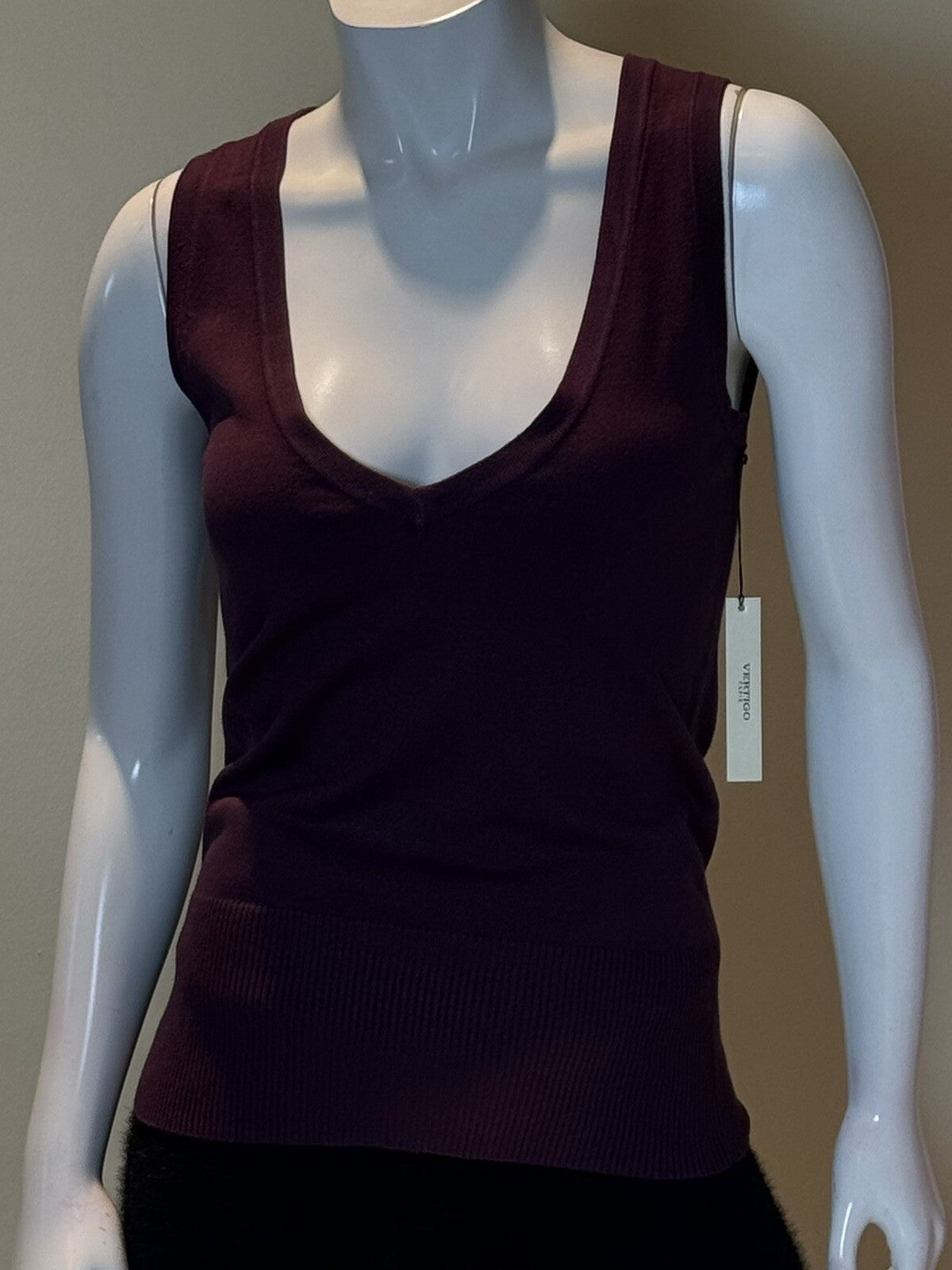 $230 Vertigo Paris Women’s Eggplant Color Top Size M      (B.68))
