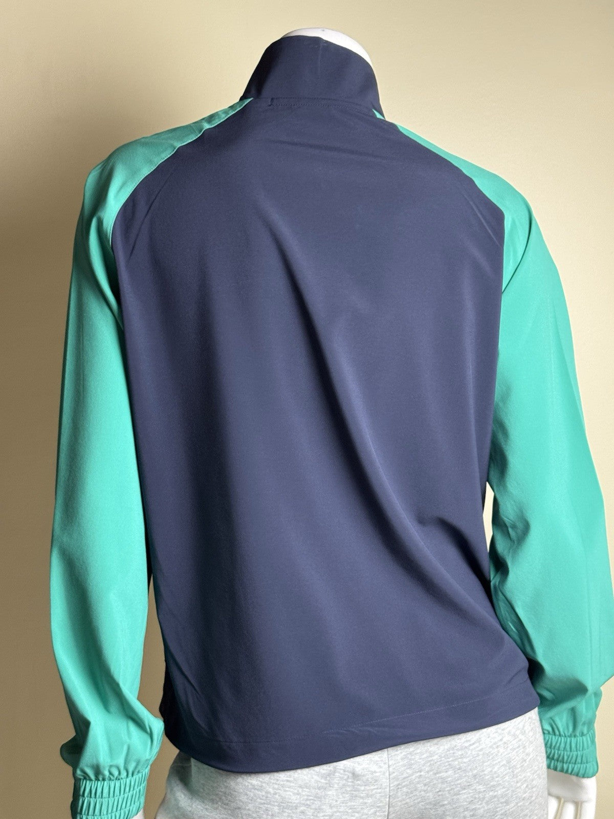 PUMA Women's Golf Sweatshirt Sz S.  (B.157)