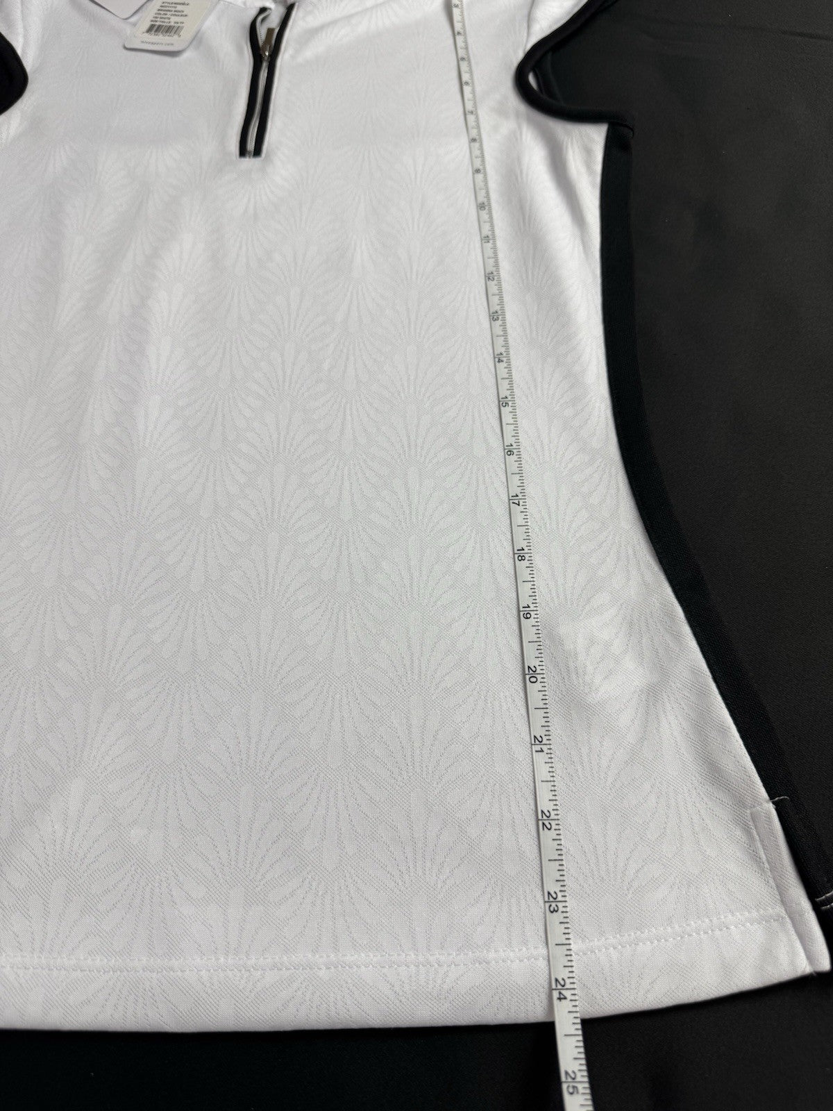 $80 NIVO Women's Golf Shirt Size XS.    (B.181)