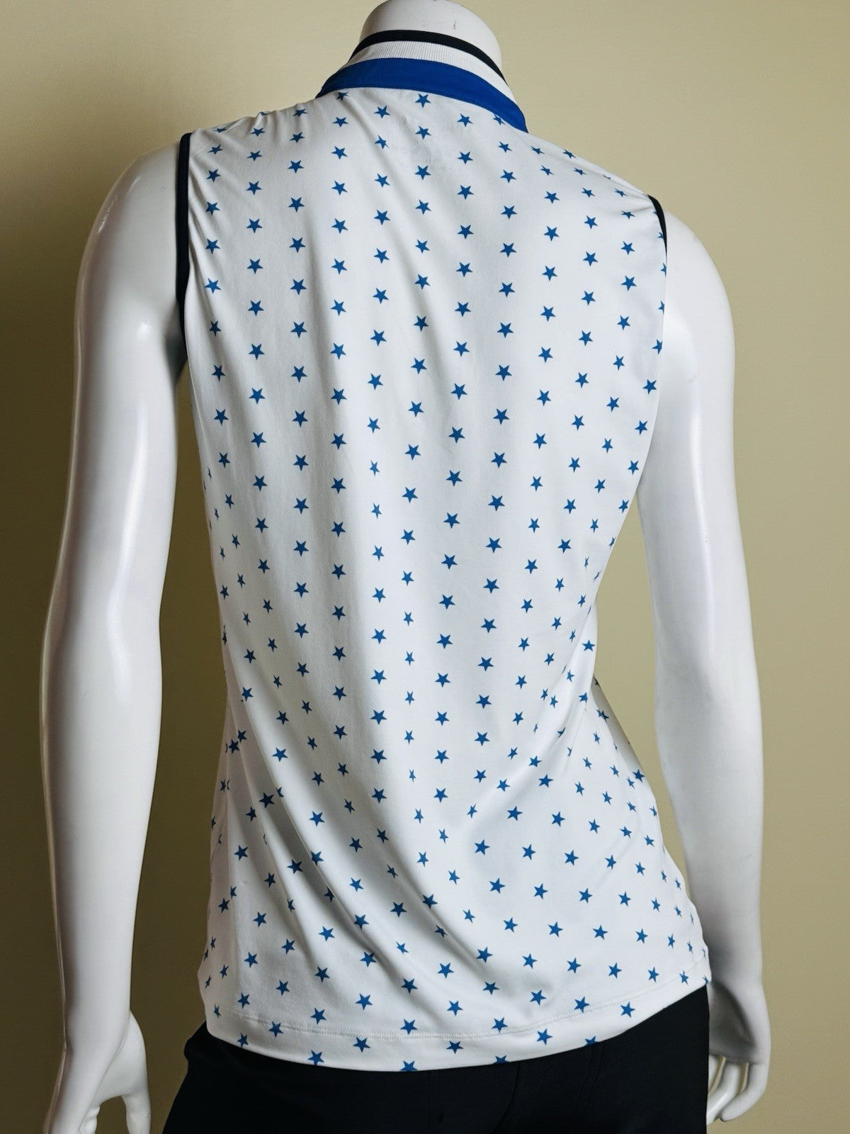 Lohla Sport Women’s Golf Shirt Sleeveless Sz M/L.       (B.180)