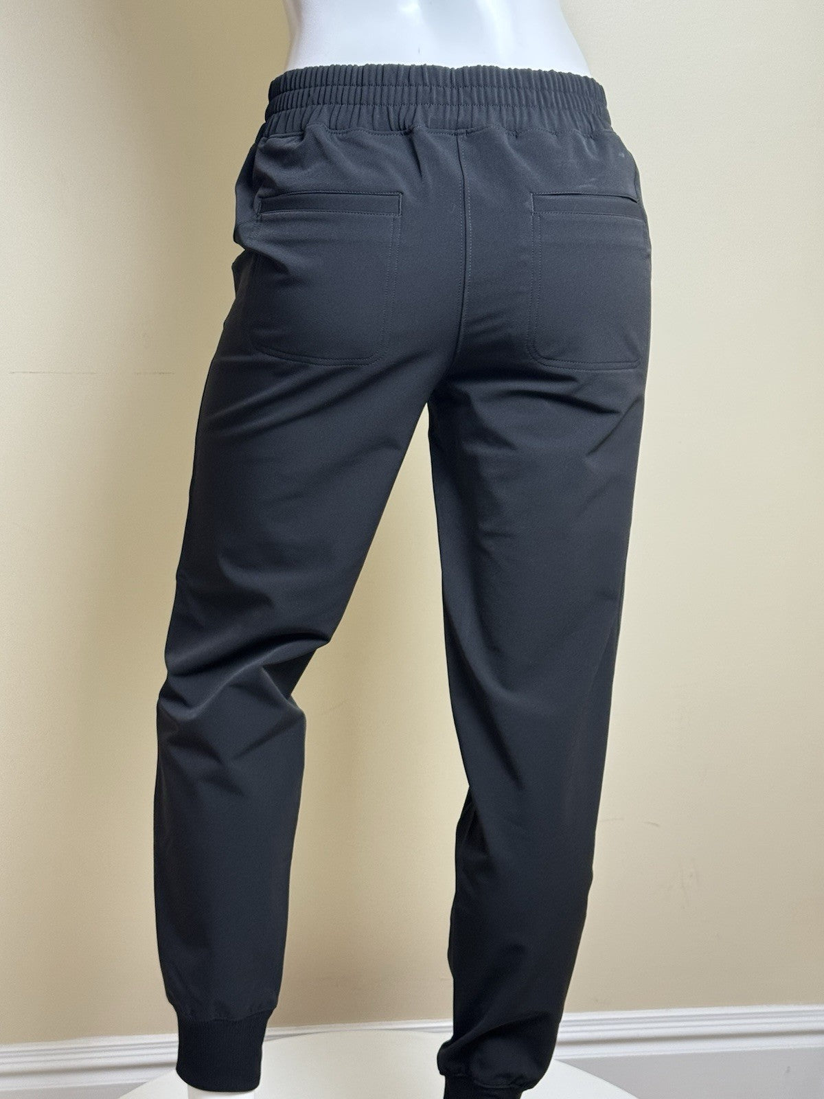 Puma Women’s Golf Pants Sz S.   (B.044)