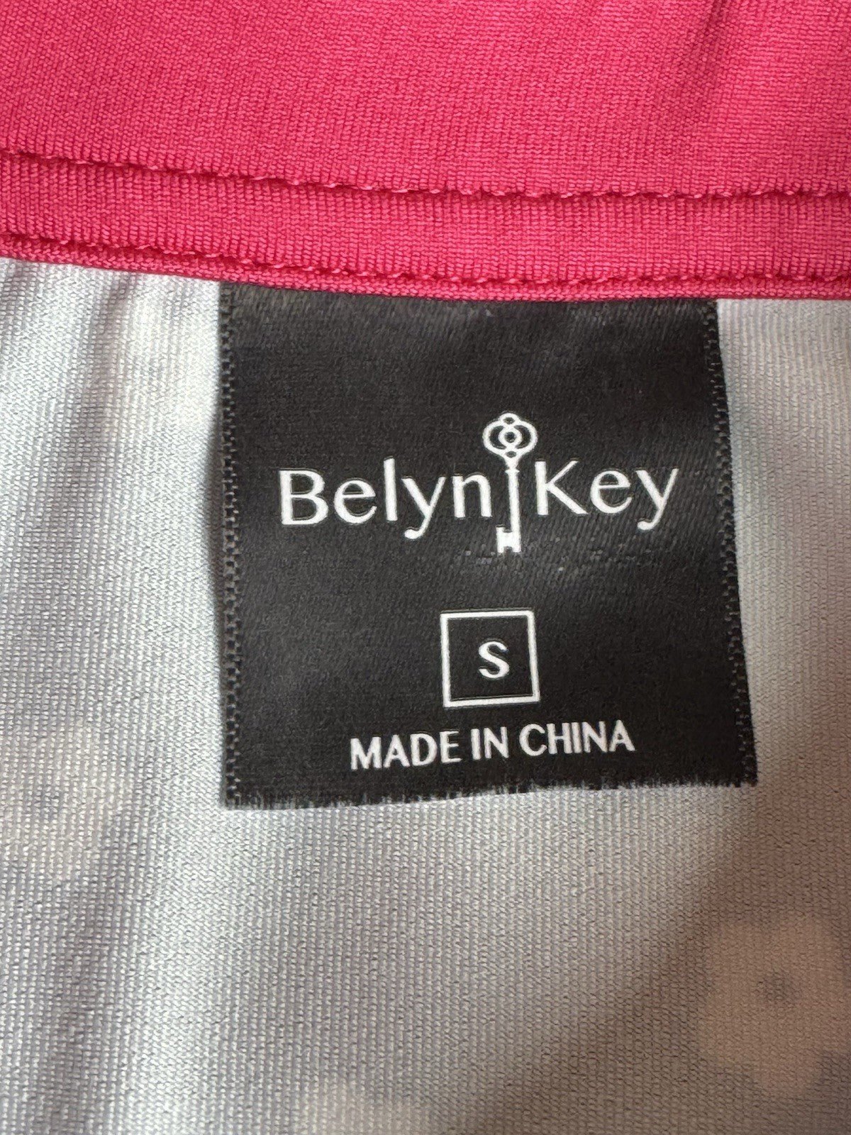 BELYN KEY Women’s Golf Shirt Sz S    (B.180)