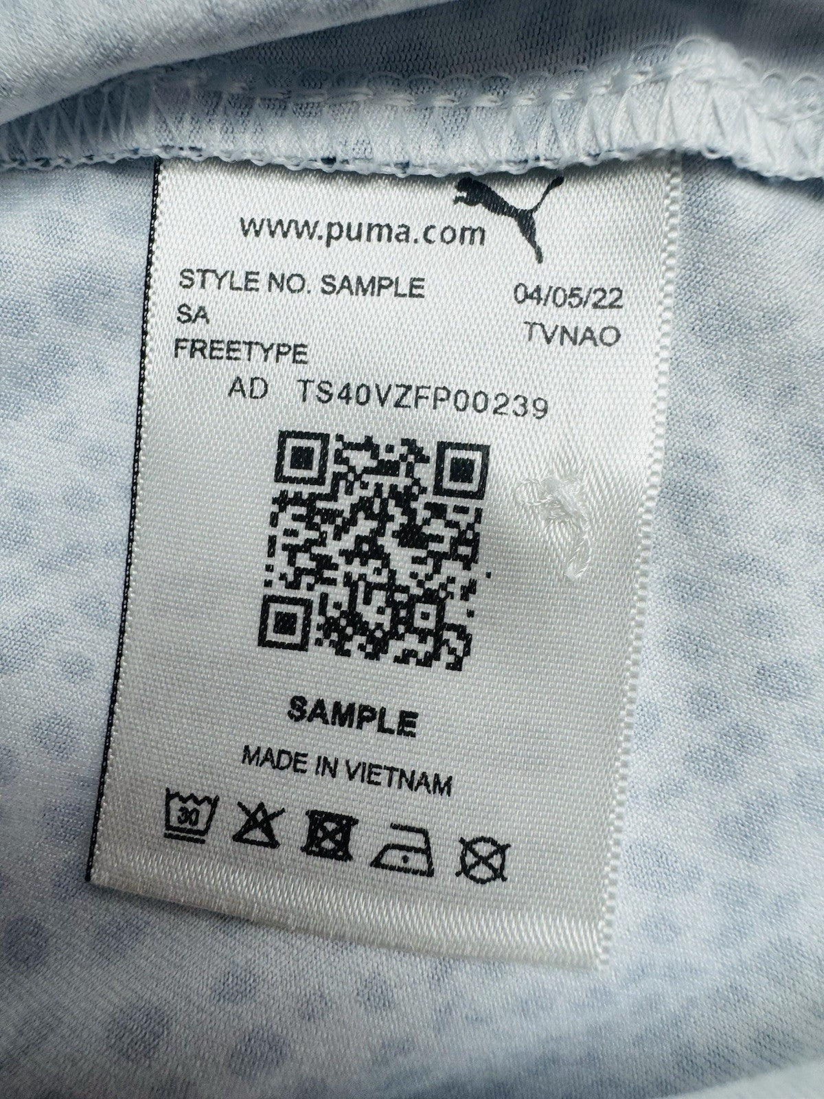 Puma Women’s Golf Shirt Sz S.   (B.174)