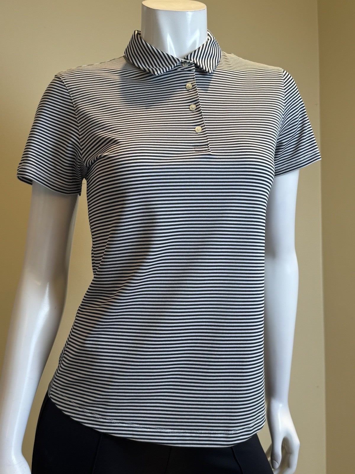 Puma Women’s Golf Shirt Sz S.   (B.167)