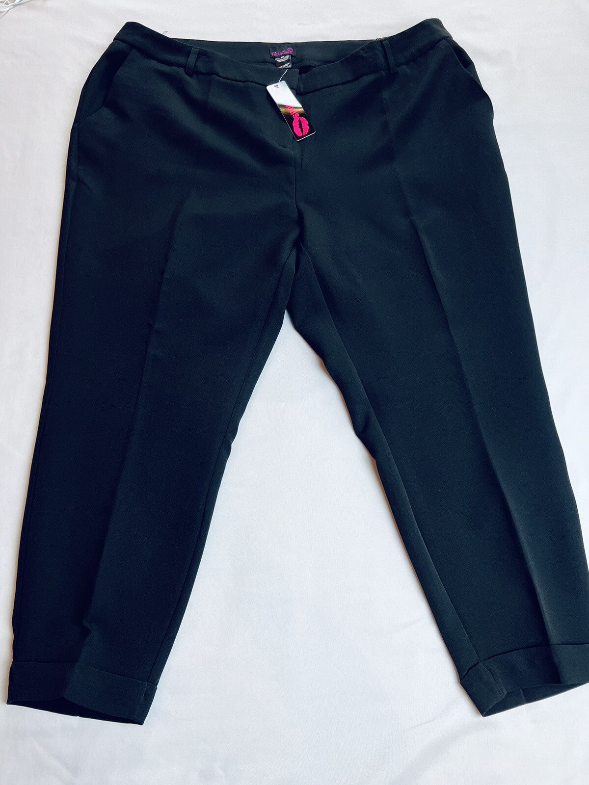 Flirtatious Women’s Black Capri Pants Sz 20