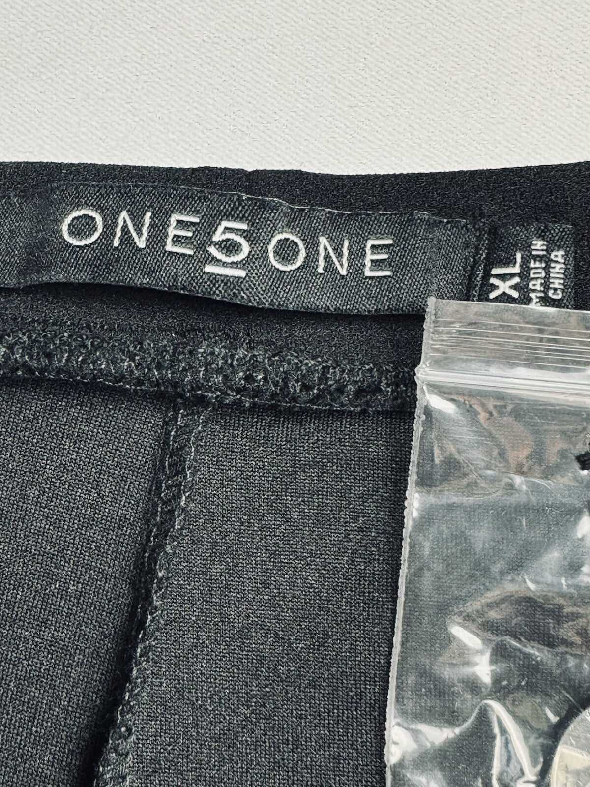 One 5 One Women Black Ruffled Skirt Sz XL. (B.91)