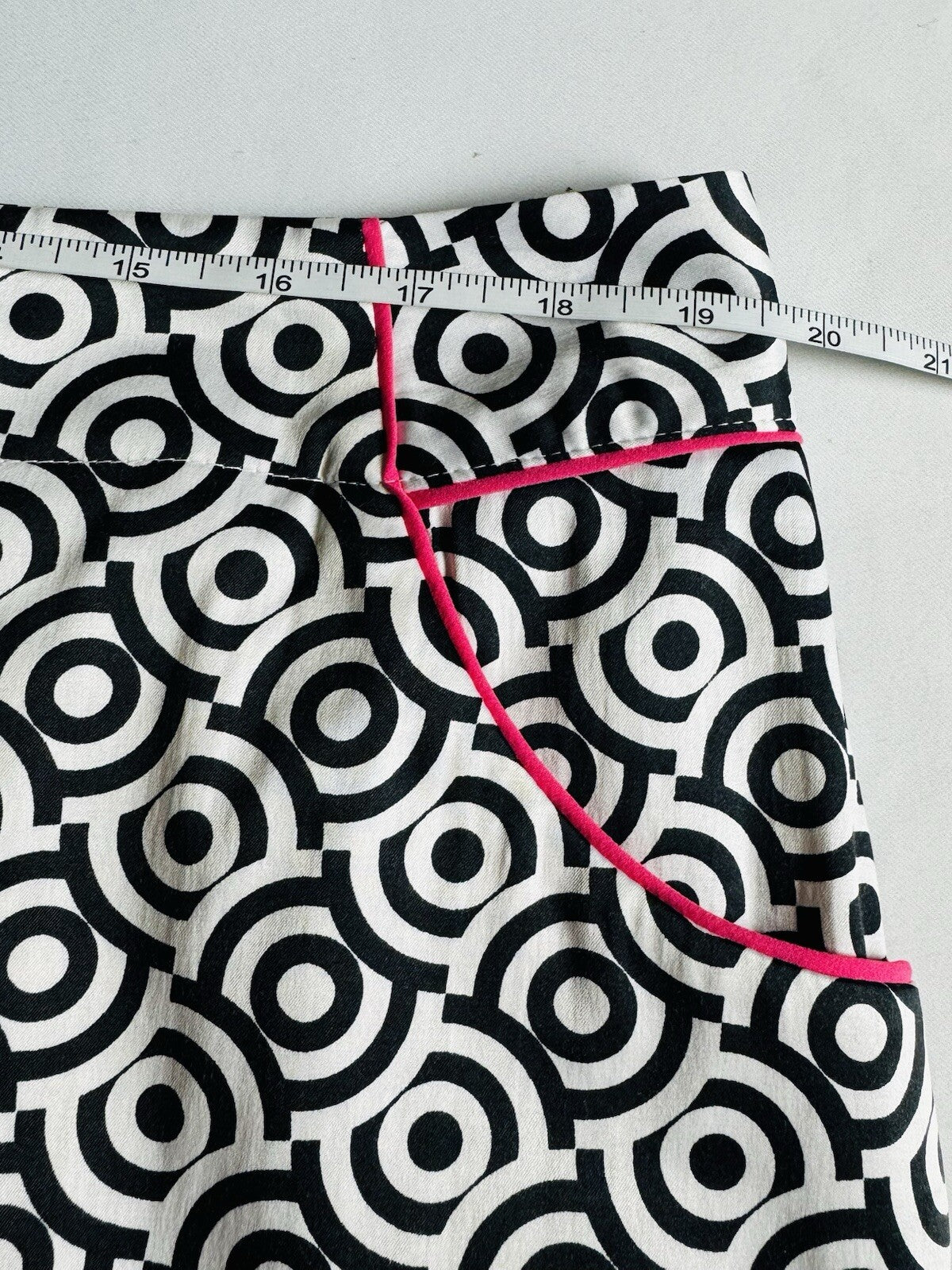 SPORT HALEY Women’s Golf Skort Black and White Sz 16. (B.125)