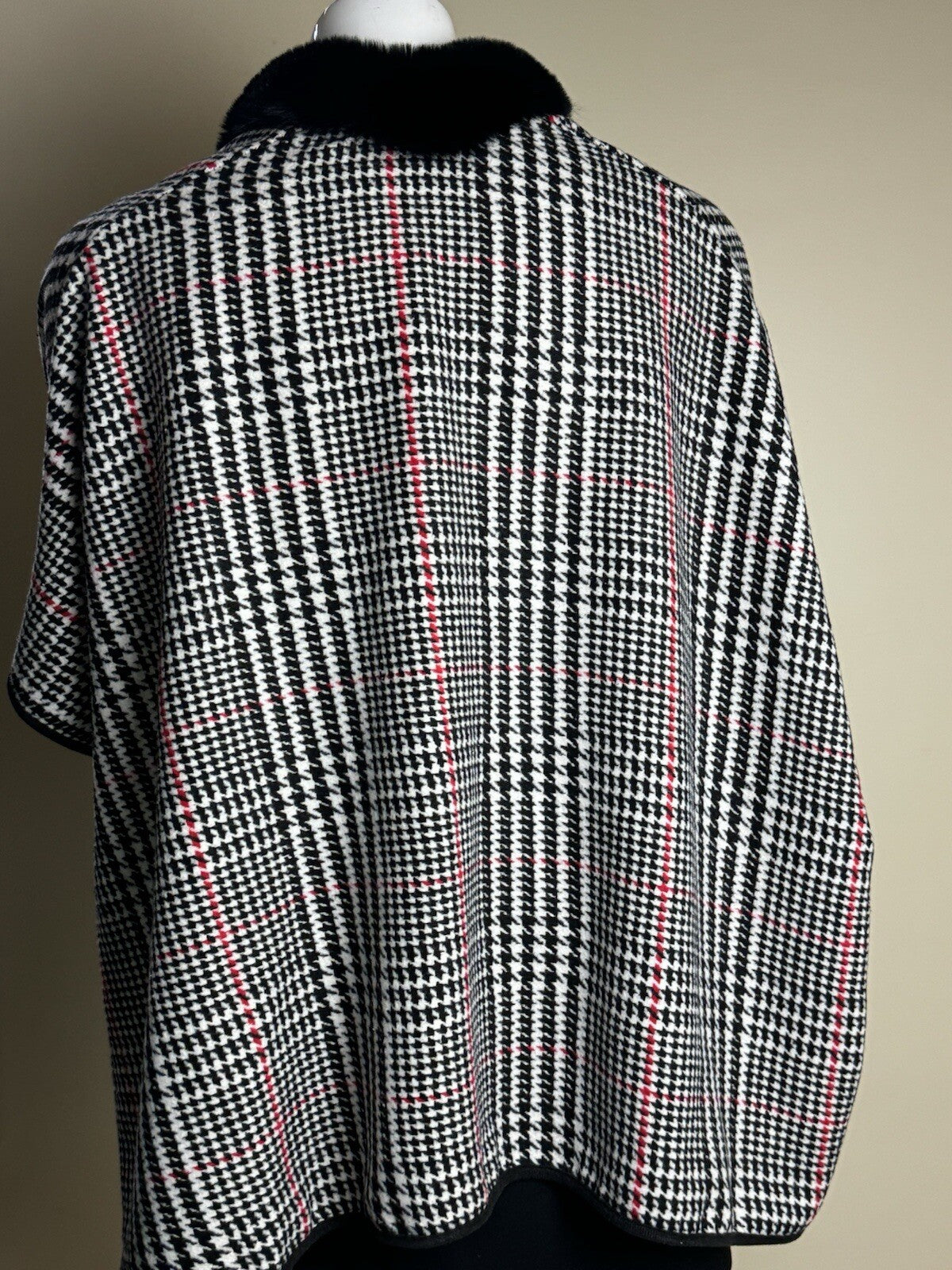 Jones NY Wrap Women's One Size Houndstooth Poncho with Black Faux Fur Collar