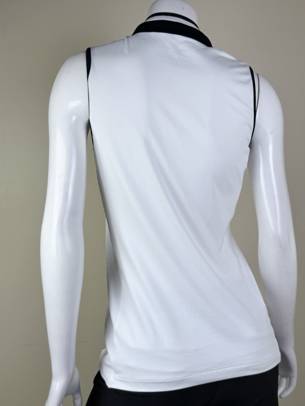 $120 Lohla Sport Women’s Golf Shirt Sleeveless Sz M/L.       (B.181)