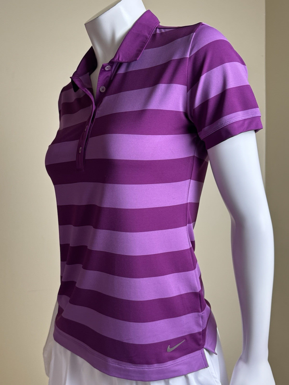 Nike Women’s Golf Shirt Sz S       (B.188)