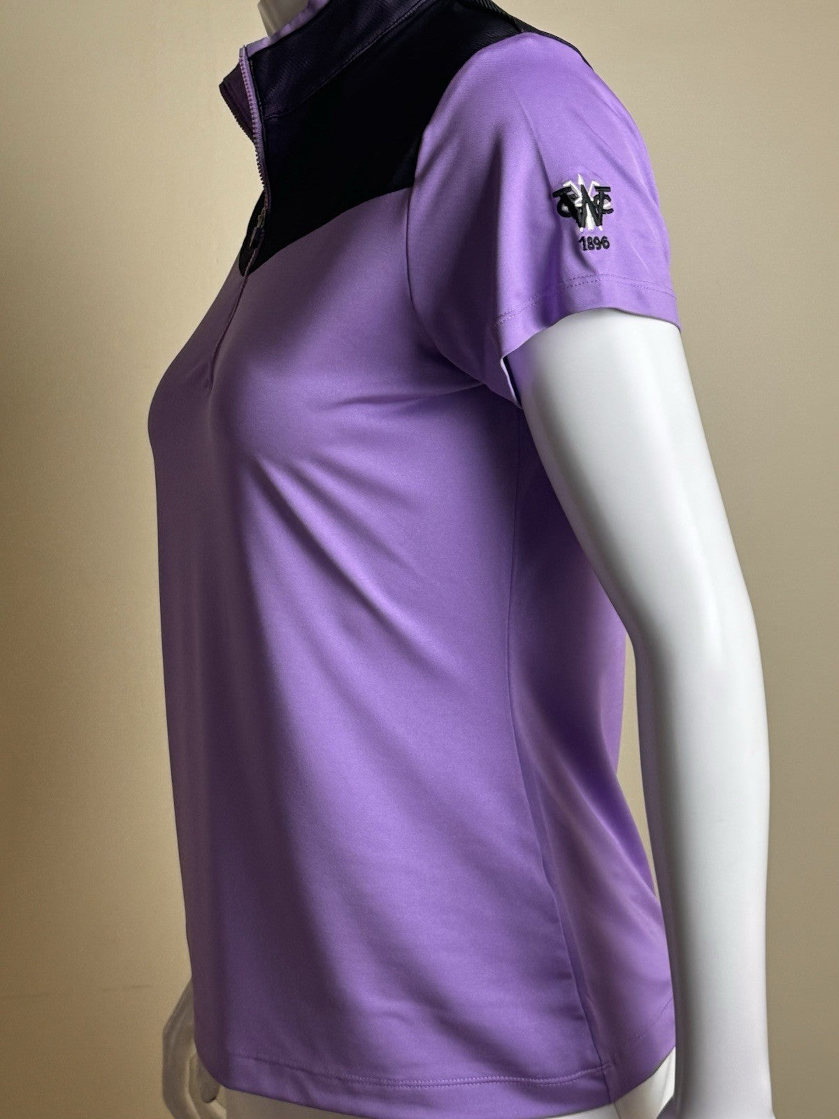 EP New York Women’s Golf Shirt Sz M.    (B.180)