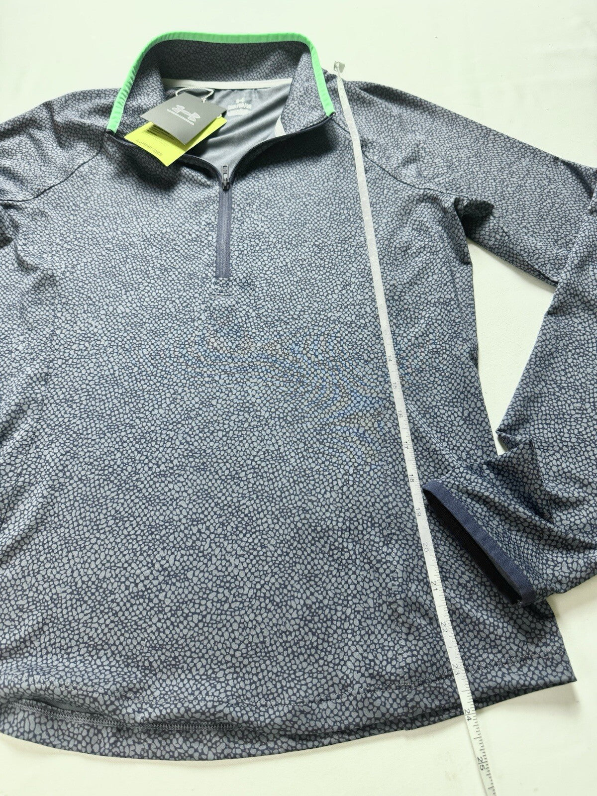 Under Armour Women's Golf Sweatshirt Size M. (B.111)