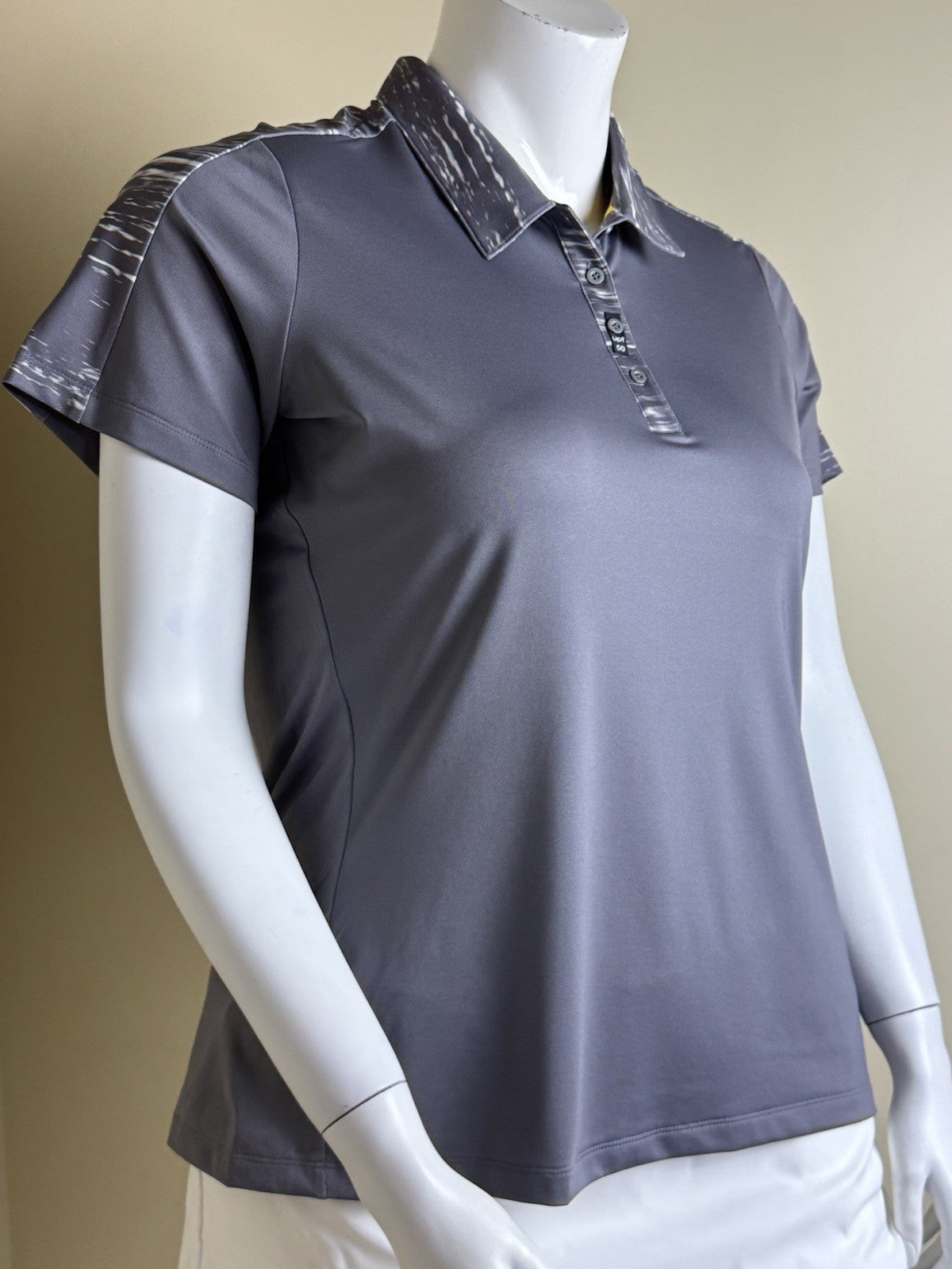 $65 Adidas Women’s Golf Shirt Sz XL    (B.183)