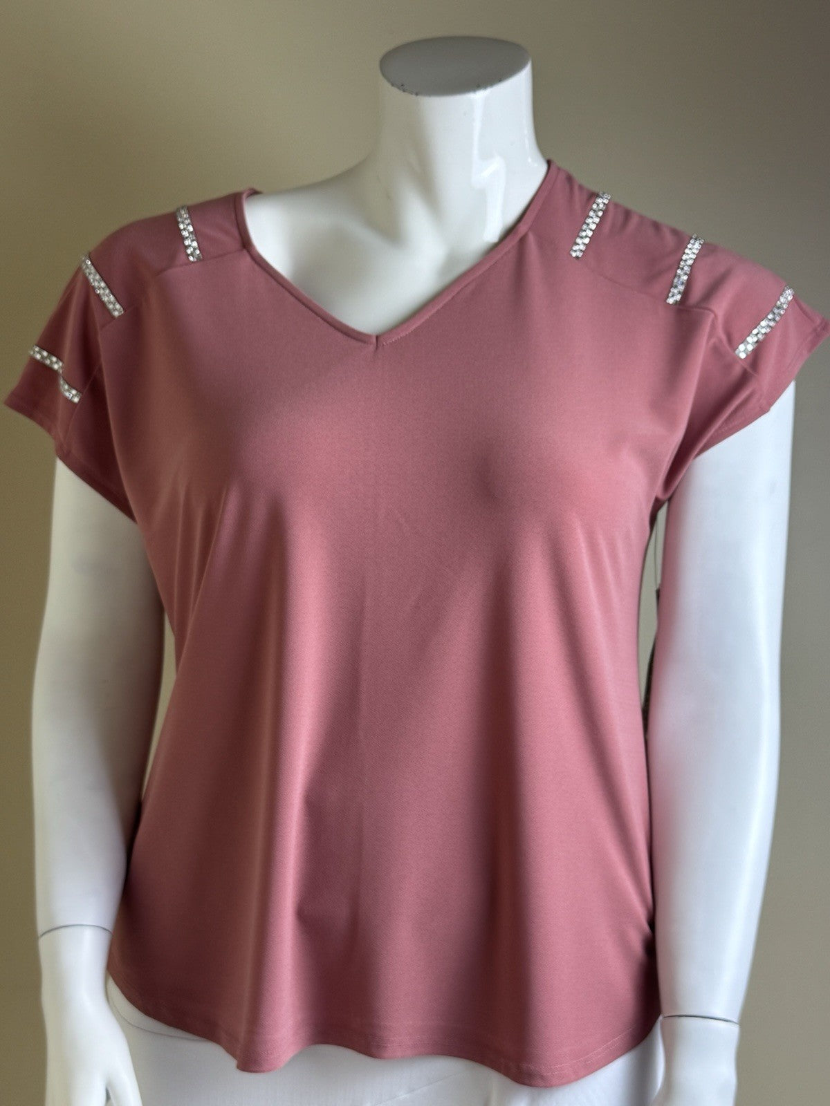 $54 Love Scarlett Women's Rhinestone on Shoulder Blouse Size L.      (B.187)