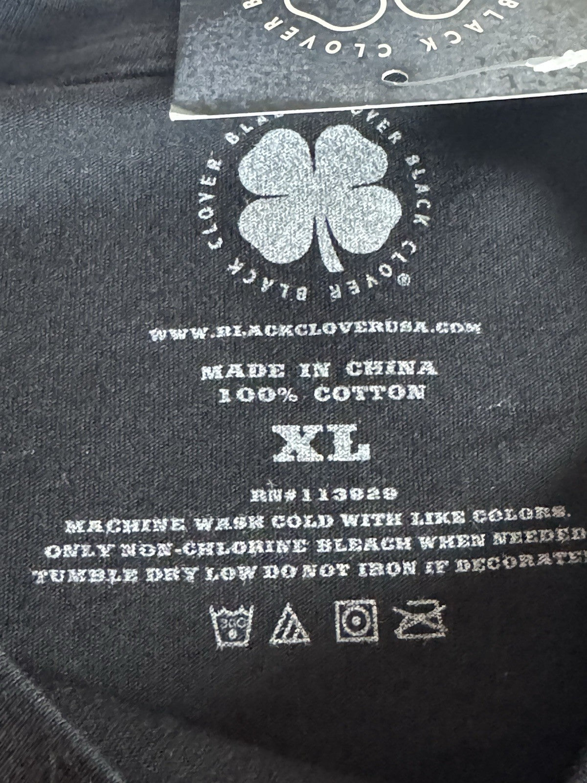 Black Clover Women’s T-Shirt Clover Logo Sz XL  (B.044)