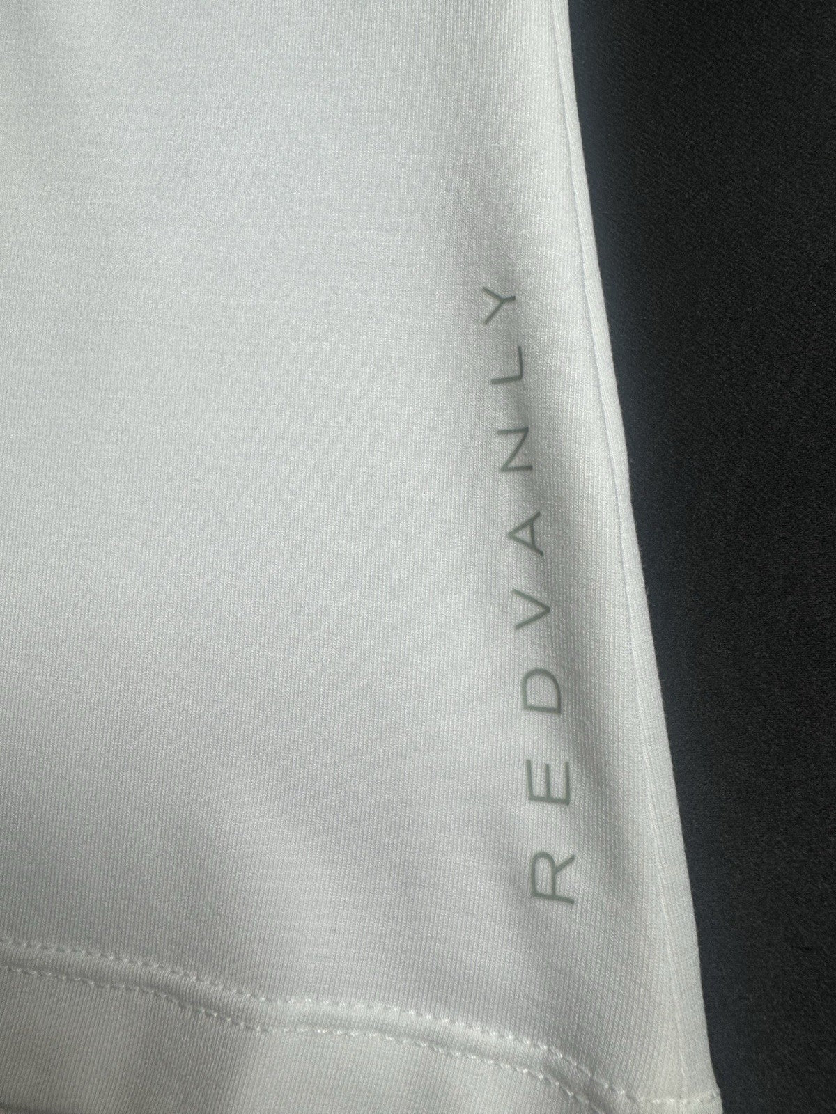 Redvanly Women’s Polo Shirt White w/blue Sz L.    (B.159)