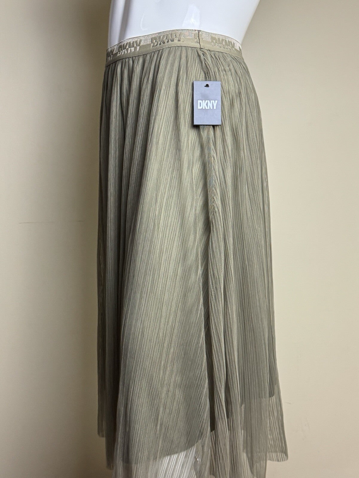 $109 DKNY Women's Pleaded Skirt Sz L.  (B.139)