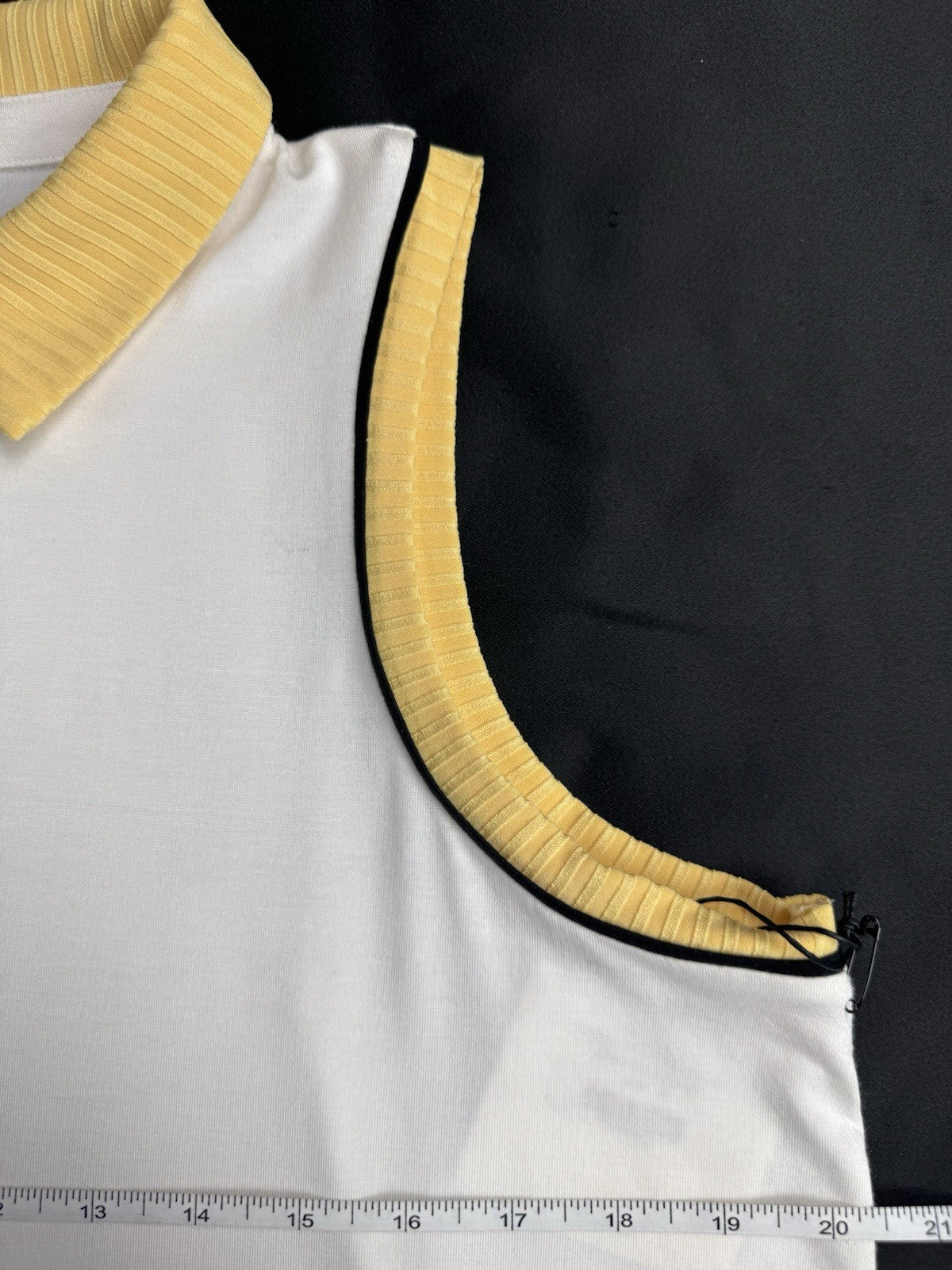 BELYN KEY Women’s Golf Shirt Sz M    (B.170)